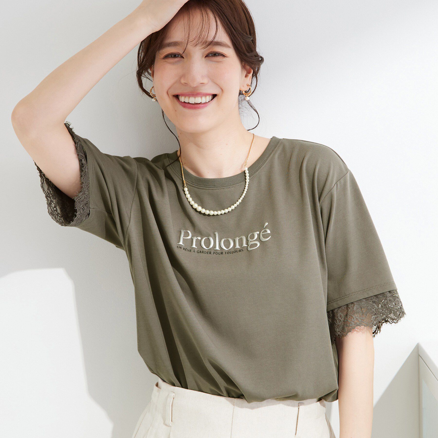 SHOO･LA･RUE「【ひんやり/UV/S-LL】柄アソート お袖レースが旬顔 上品に決まる大人Tシャツ」|Tシャツ・カットソー|チャコールグレー(1