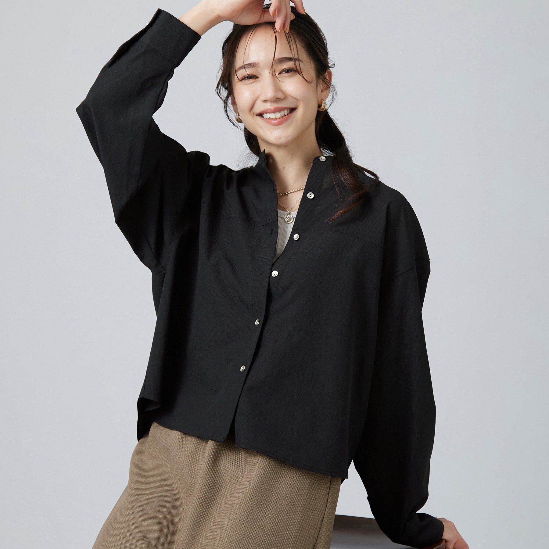 SHOO･LA･RUE「【通気性〇/S-LL/洗濯機可】さらりノーカラーシャツ」|シャツ・ブラウス|ブラック(019)