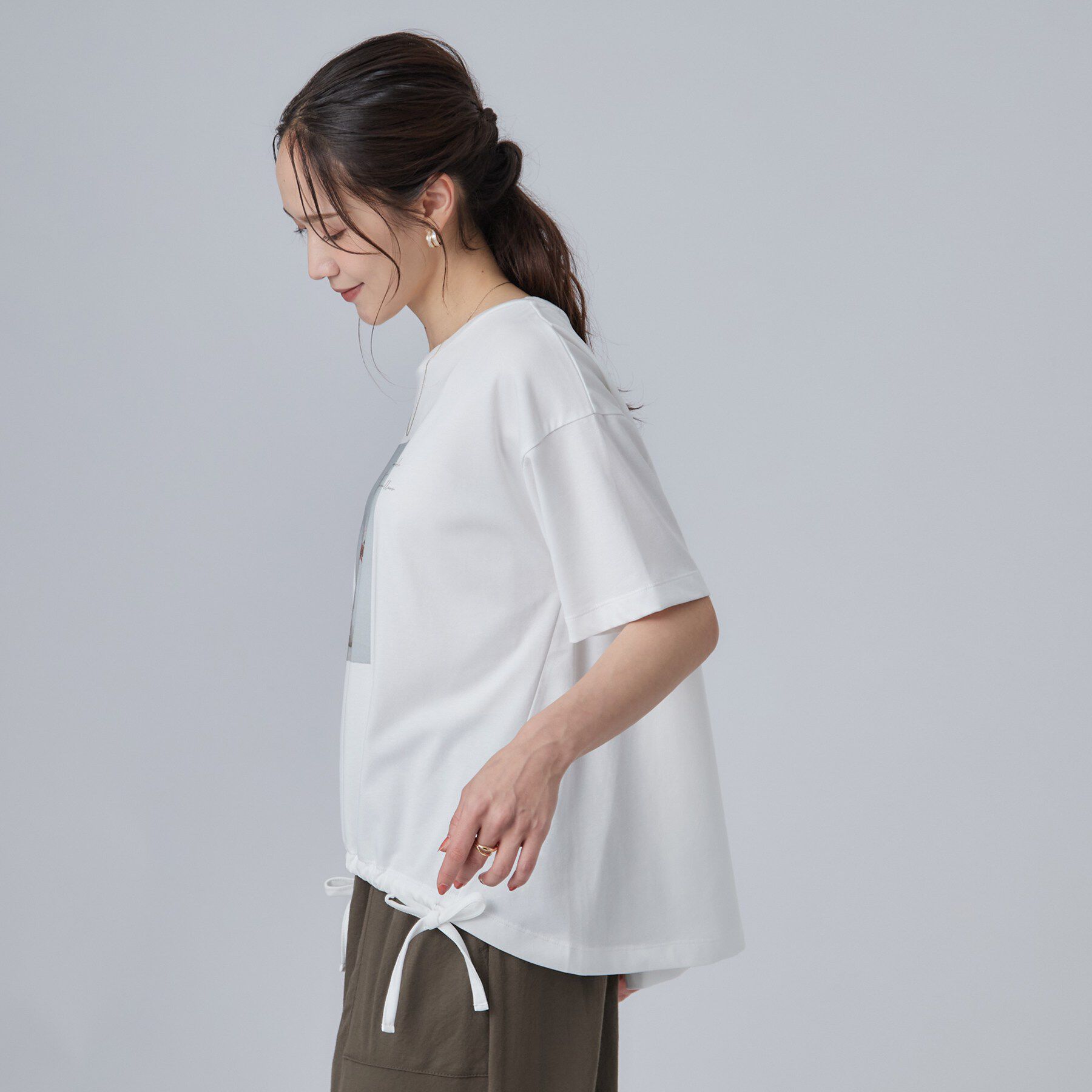 SHOO･LA･RUE「【ひんやり/体型カバー】プリントデザインが目を惹く 裾シャーリングTシャツ」|Tシャツ・カットソー|