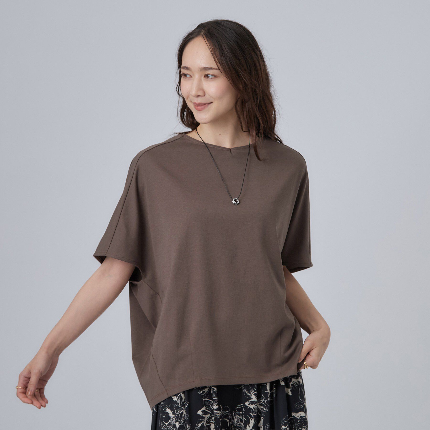 SHOO･LA･RUE「【ひんやり/体型カバー】インせず着られる 上品見えのドルマントップス」|Tシャツ・カットソー|