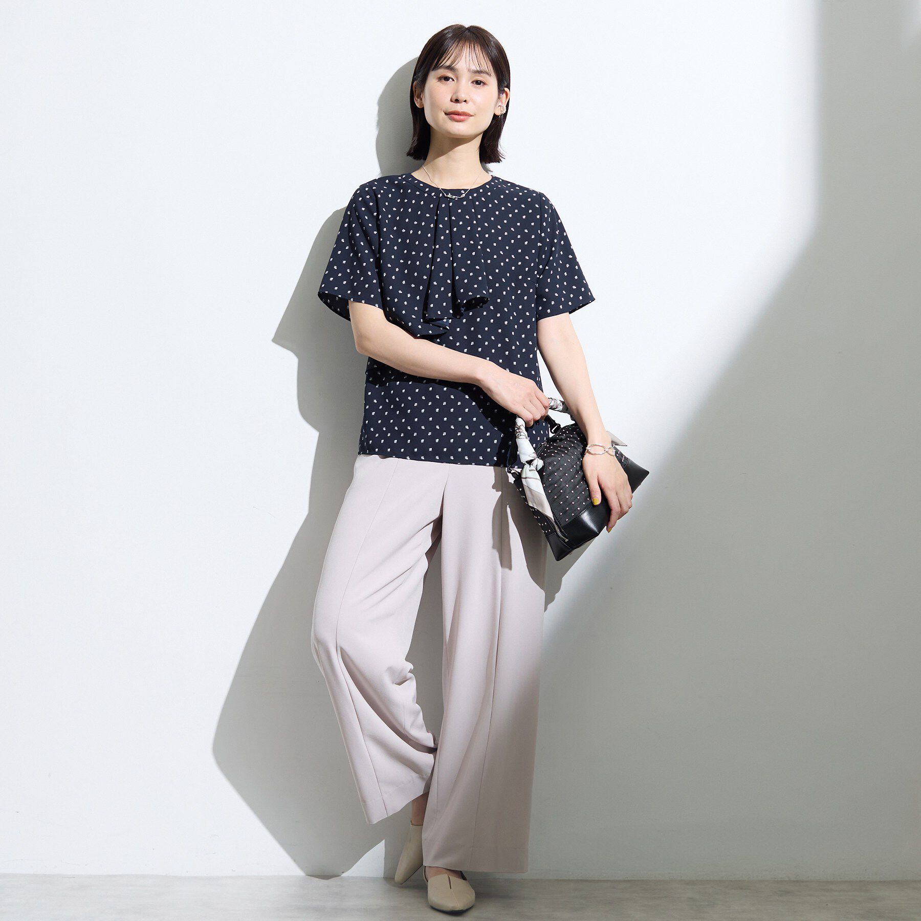 INDIVI「【接触冷感／UVケア】ボウタイ風 幾何学柄ブラウス」|シャツ・ブラウス|