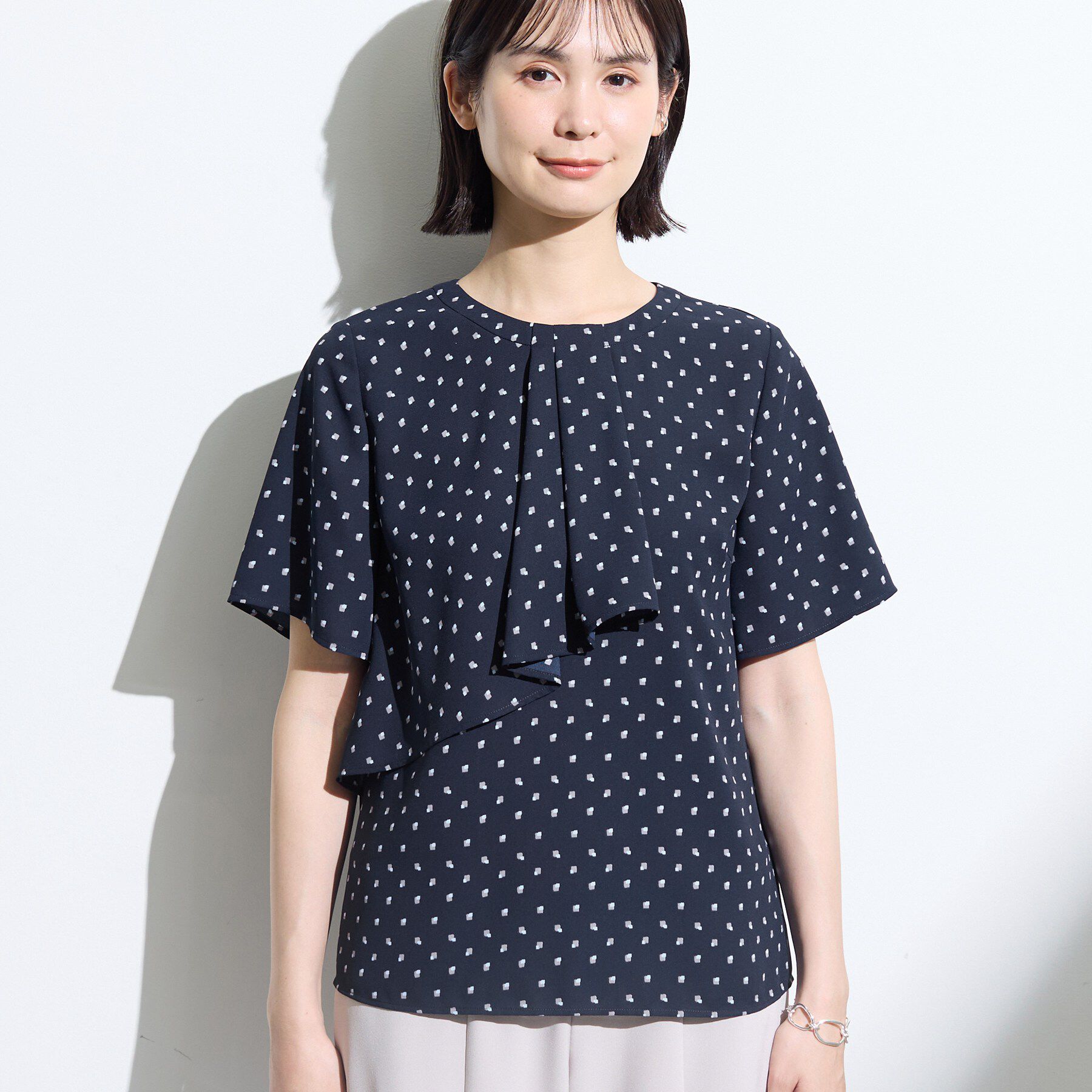 INDIVI「【接触冷感／UVケア】ボウタイ風 幾何学柄ブラウス」|シャツ・ブラウス|