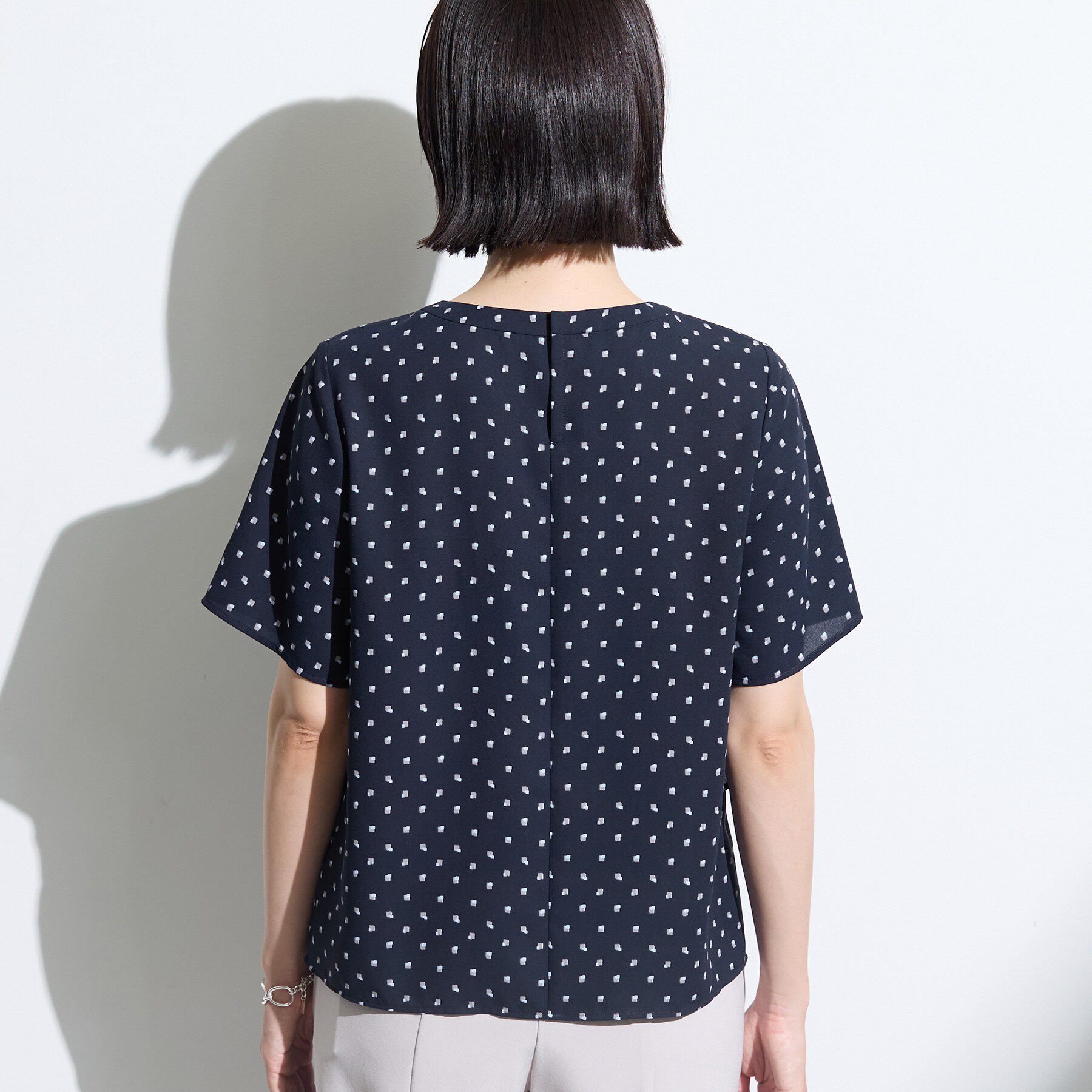 INDIVI「【接触冷感／UVケア】ボウタイ風 幾何学柄ブラウス」|シャツ・ブラウス|