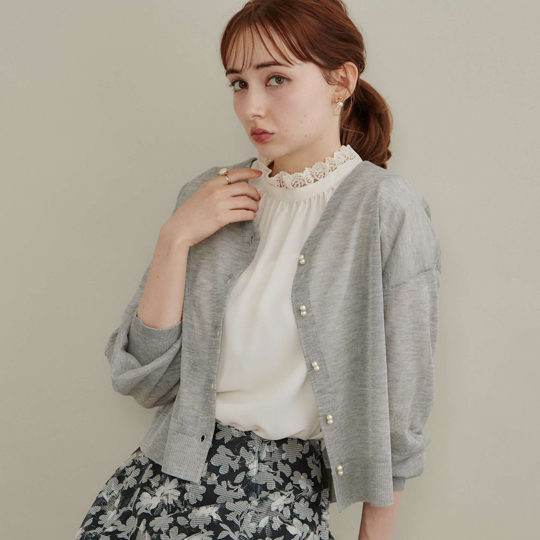 Couture broach「【上品な透け感】ダブルパール調釦 愛されシアーカーディガン」|カーディガン|
