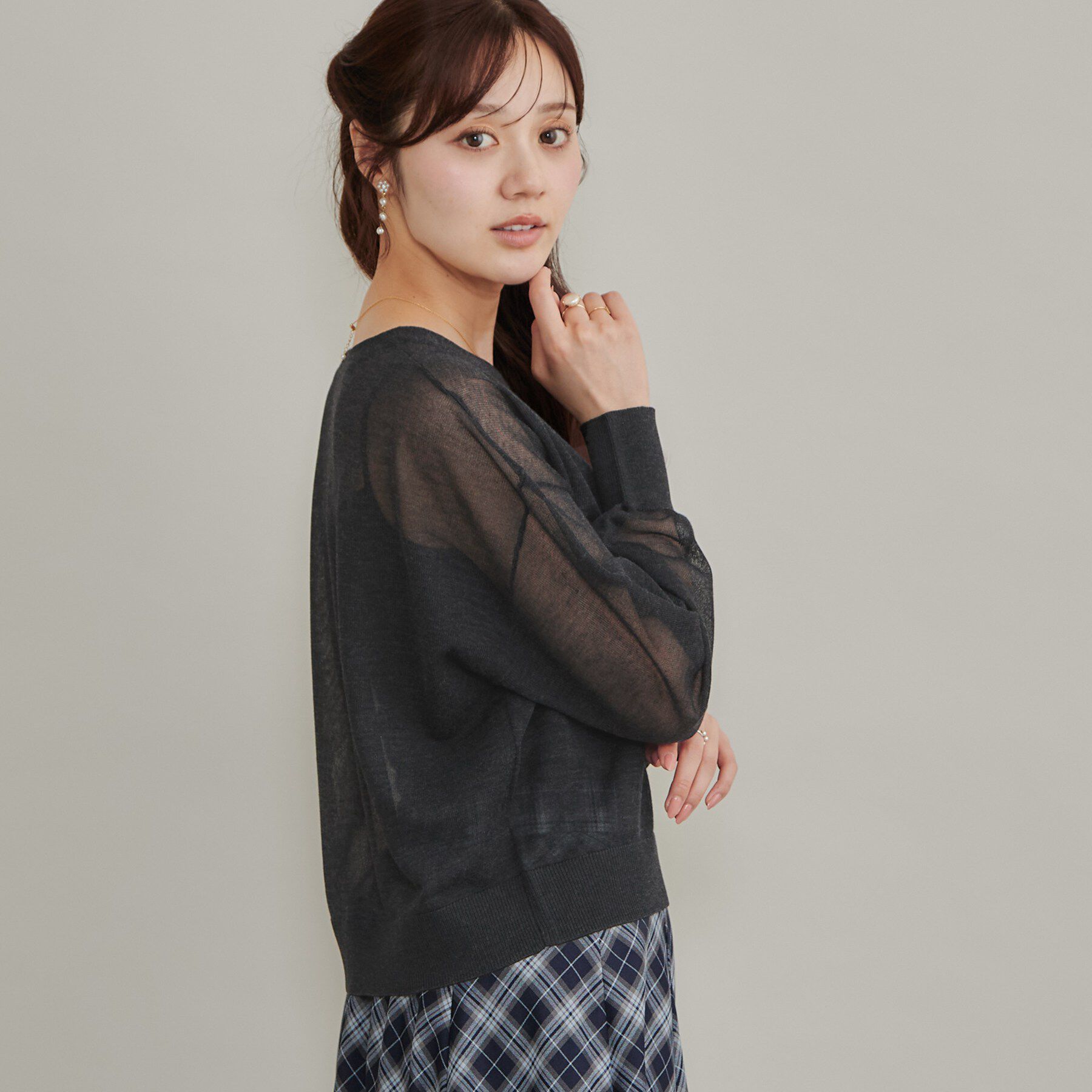 Couture broach「【上品な透け感】ダブルパール調釦 愛されシアーカーディガン」|カーディガン|