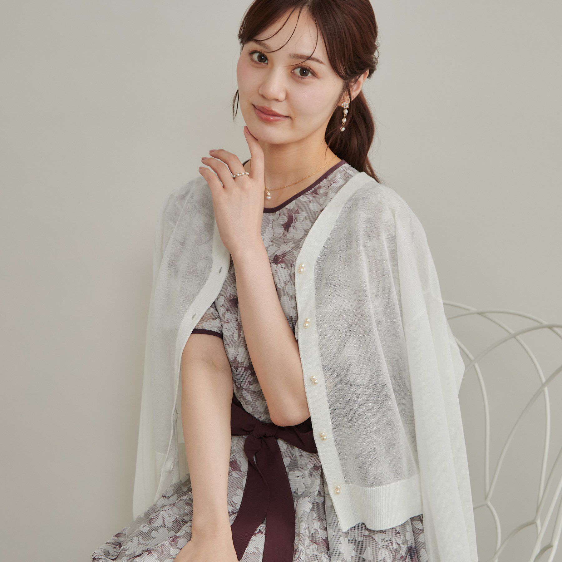 Couture broach「【上品な透け感】ダブルパール調釦 愛されシアーカーディガン」|カーディガン|