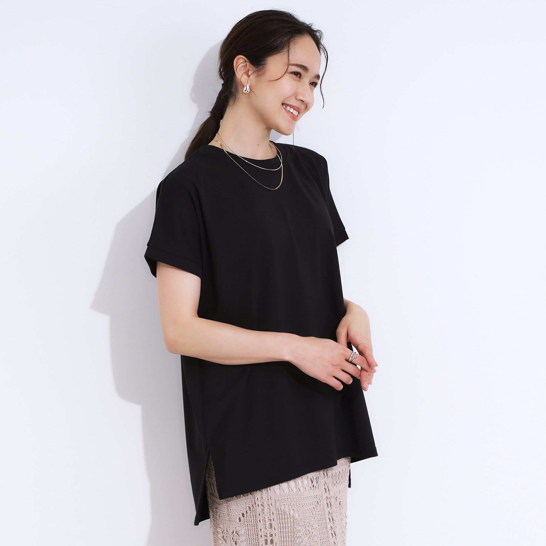 SHOO･LA･RUE「【洗える/S-LL/ひんやり/UV】汗をかいても気になりにくい スリットトップス」|Tシャツ・カットソー|
