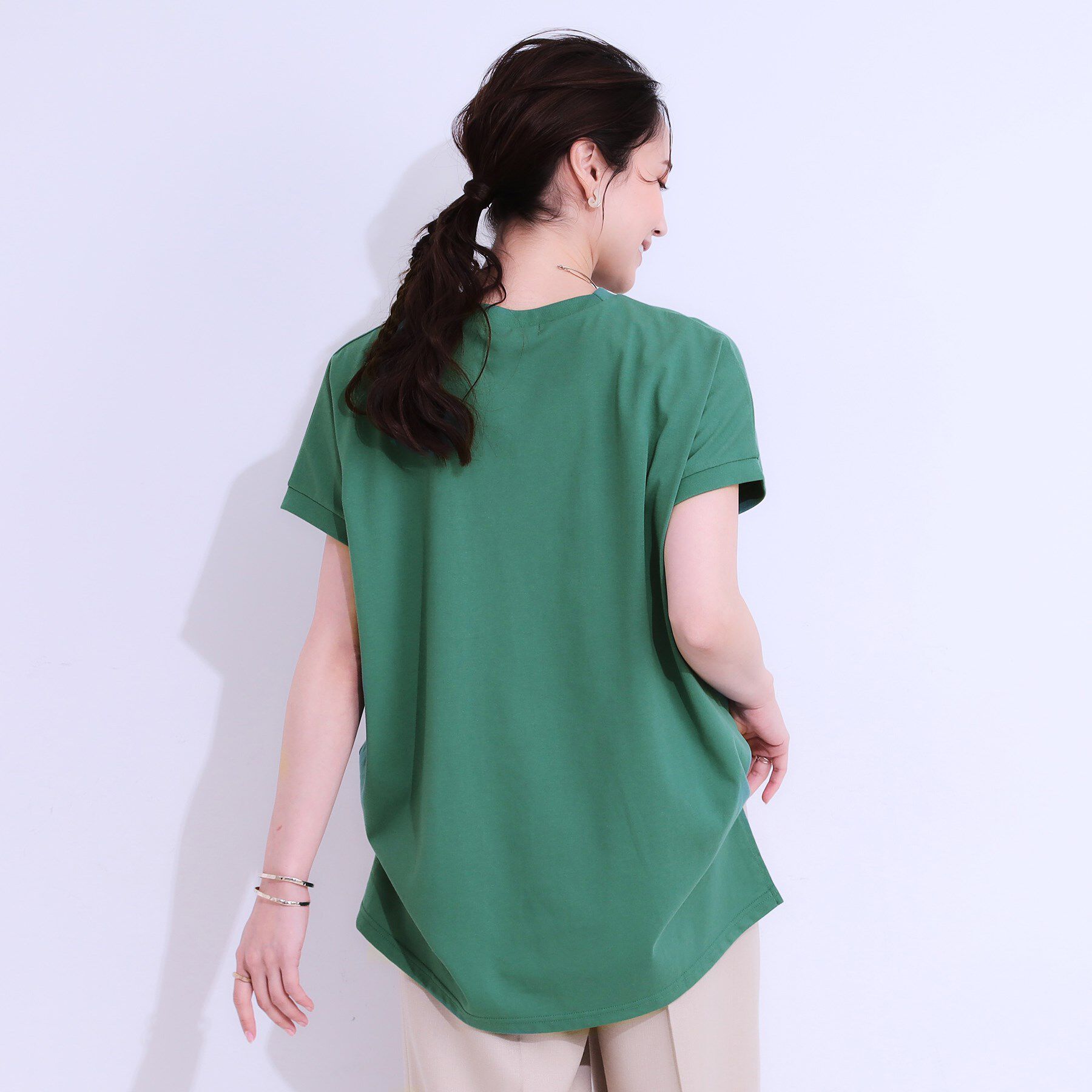 SHOO･LA･RUE「【洗える/S-LL/ひんやり/UV】汗をかいても気になりにくい スリットトップス」|Tシャツ・カットソー|