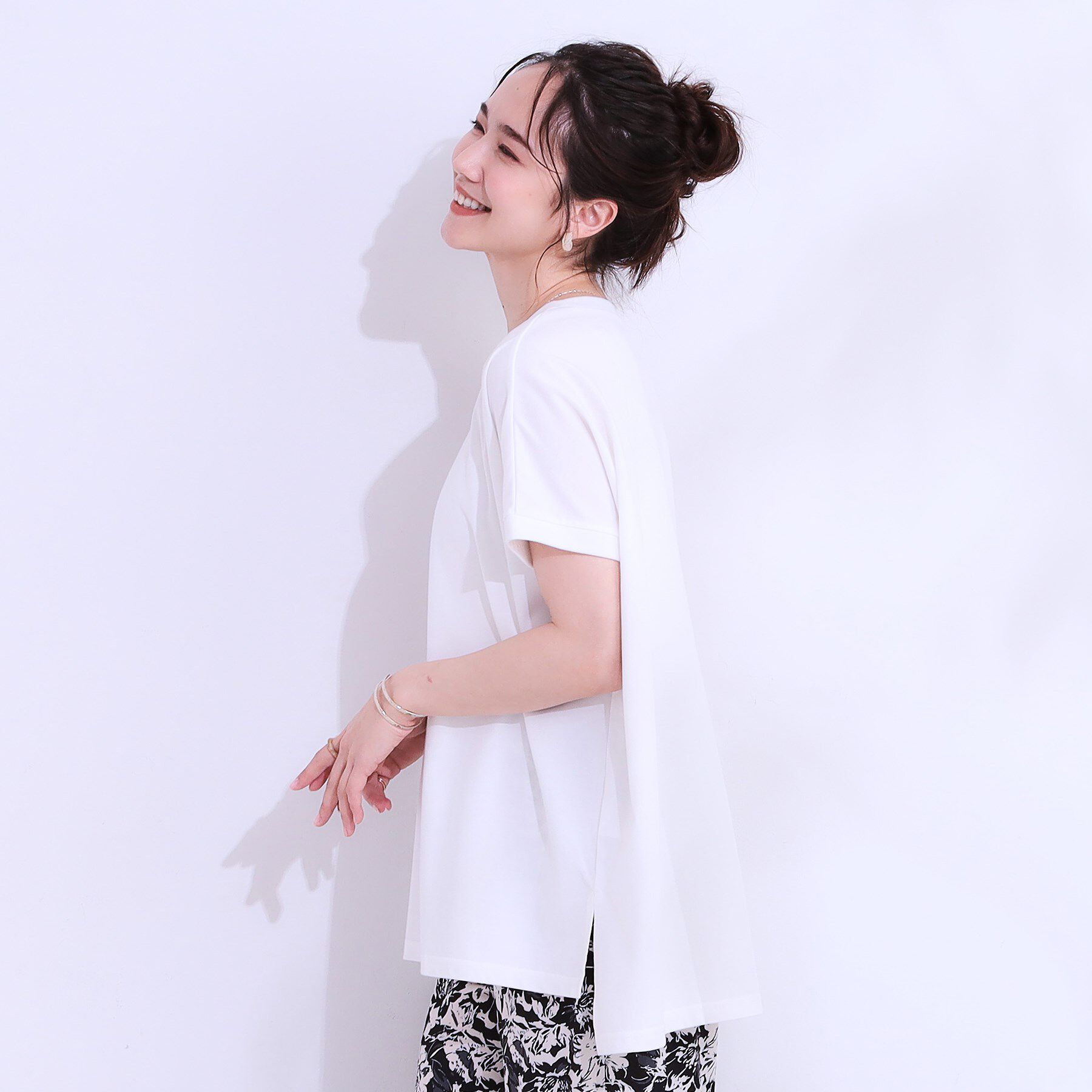 SHOO･LA･RUE「【洗える/S-LL/ひんやり/UV】汗をかいても気になりにくい スリットトップス」|Tシャツ・カットソー|
