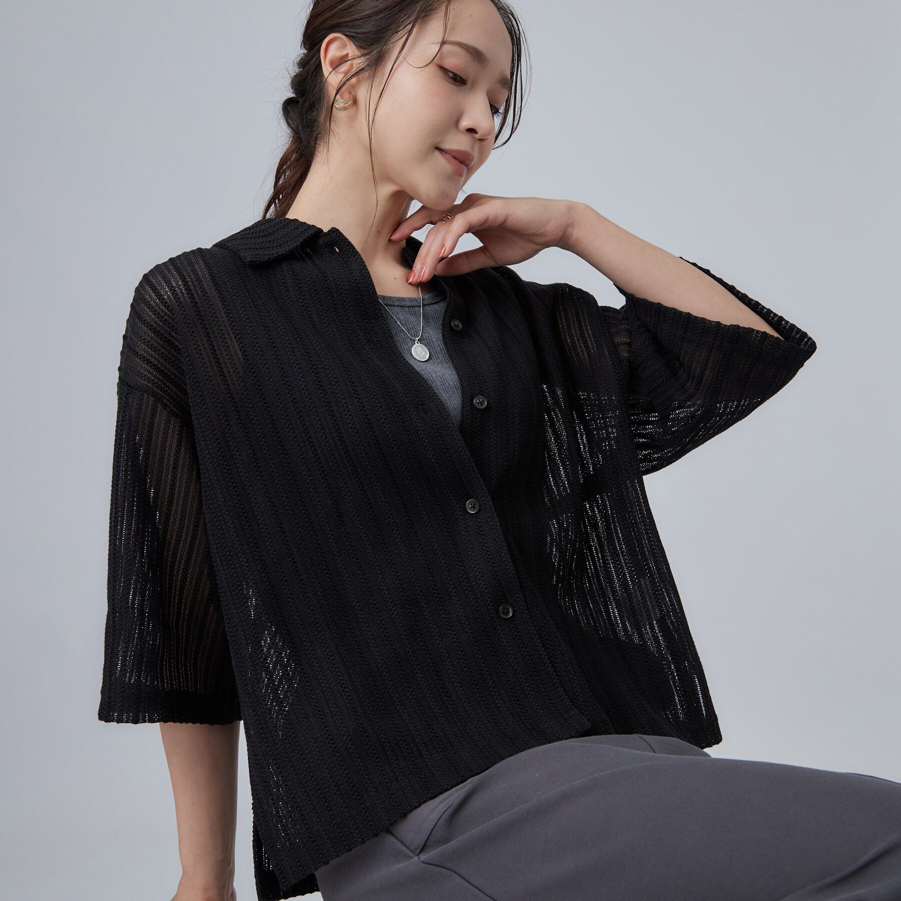 SHOO･LA･RUE「【洗濯機可/S-LL】軽やかで涼しげな 透かしレース風前開きシャツ」|シャツ・ブラウス|ブラック(019)