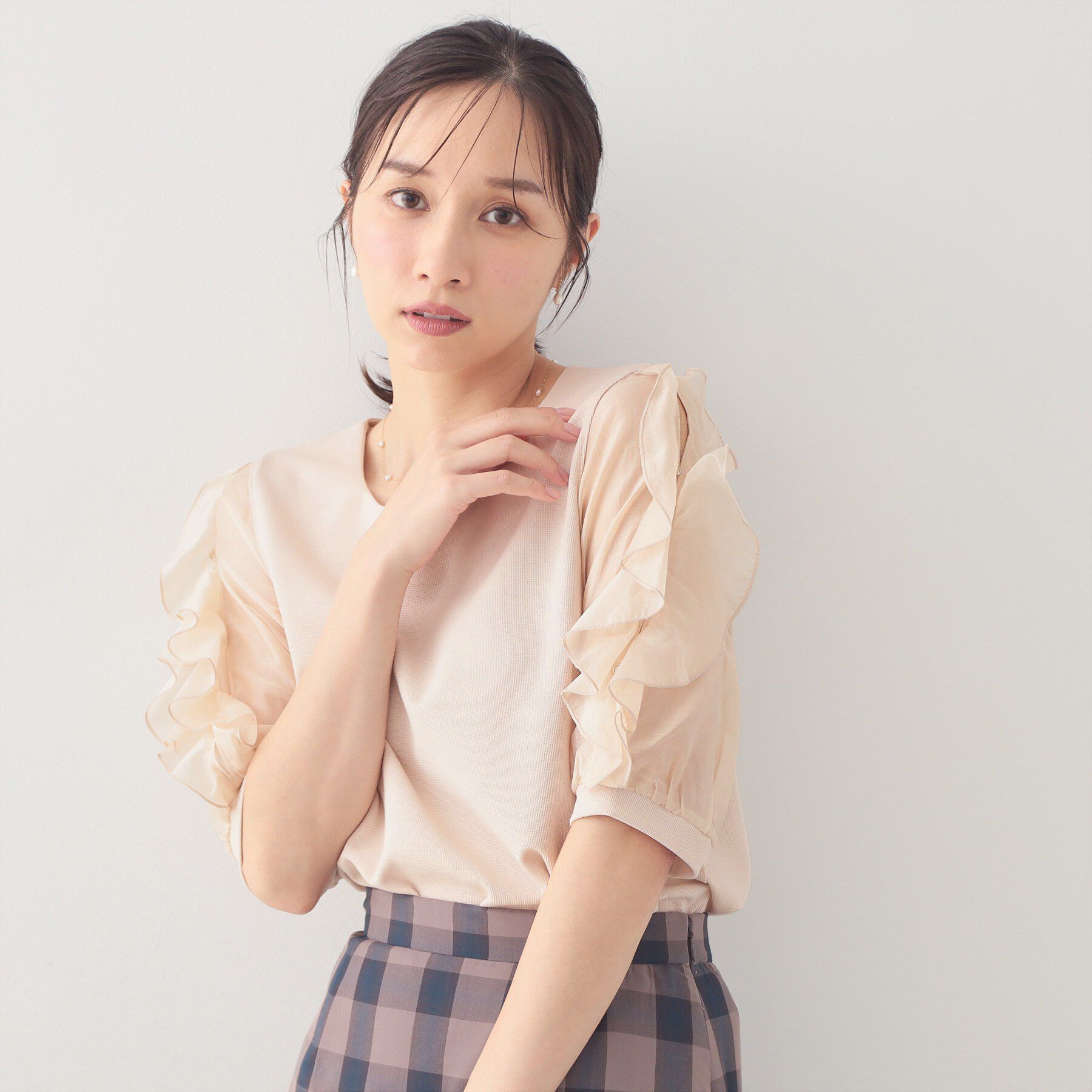 index「【接触冷感／UVケア】オーガンフリルスリットトップス《洗濯機OK》」|Tシャツ・カットソー|ピンクベージュ(05