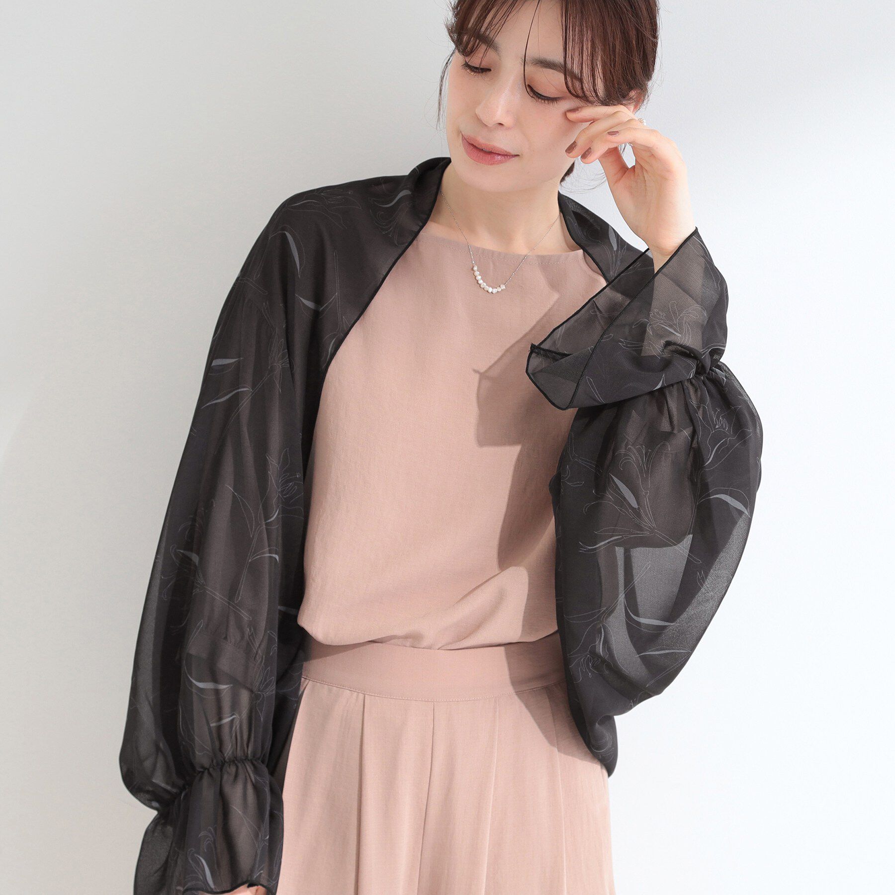SHOO･LA･RUE「【ひんやり/2WAY】ストールにもなる ふんわりシアー花柄ボレロ」|カーディガン|ブラック(019)