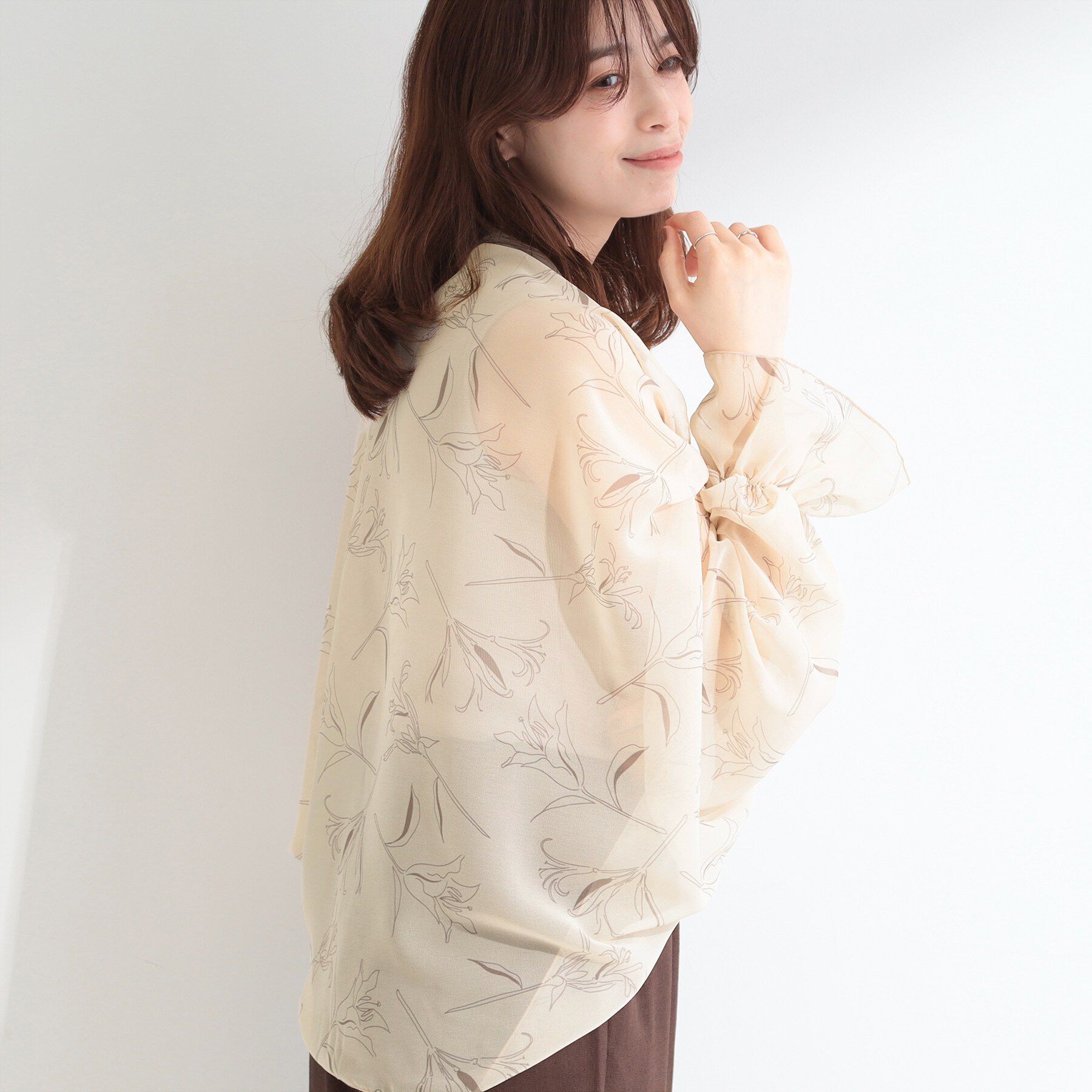 SHOO･LA･RUE「【ひんやり/2WAY】ストールにもなる ふんわりシアー花柄ボレロ」|カーディガン|ベージュ(052)