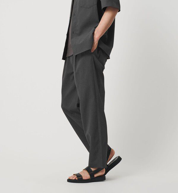 BEAUTY&YOUTH UNITED ARROWS「KOMATSU PACK トロピカル 1P テーパード イージー パンツ NO.6 ストレッチ 吸水速乾 UVカット セットアップ」|チノ|DK.GRAY