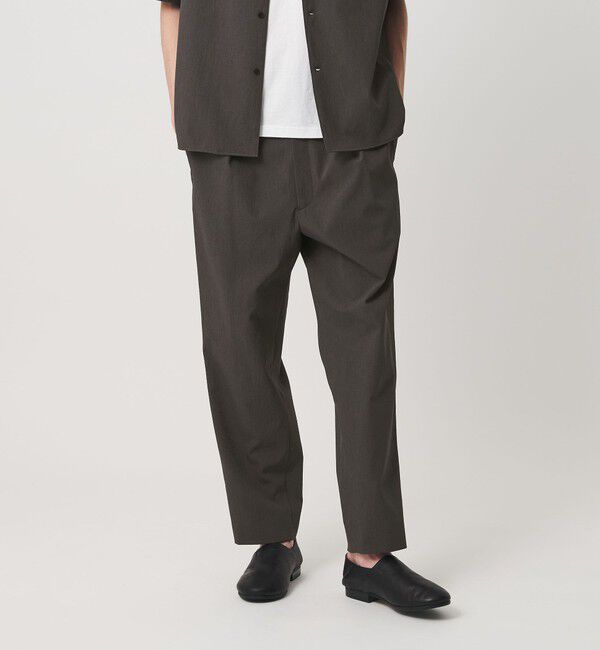 BEAUTY&YOUTH UNITED ARROWS「KOMATSU PACK トロピカル 1P テーパード イージー パンツ NO.9 ストレッチ 吸水速乾 UVカット セットアップ」|チノ|DK.GRAY