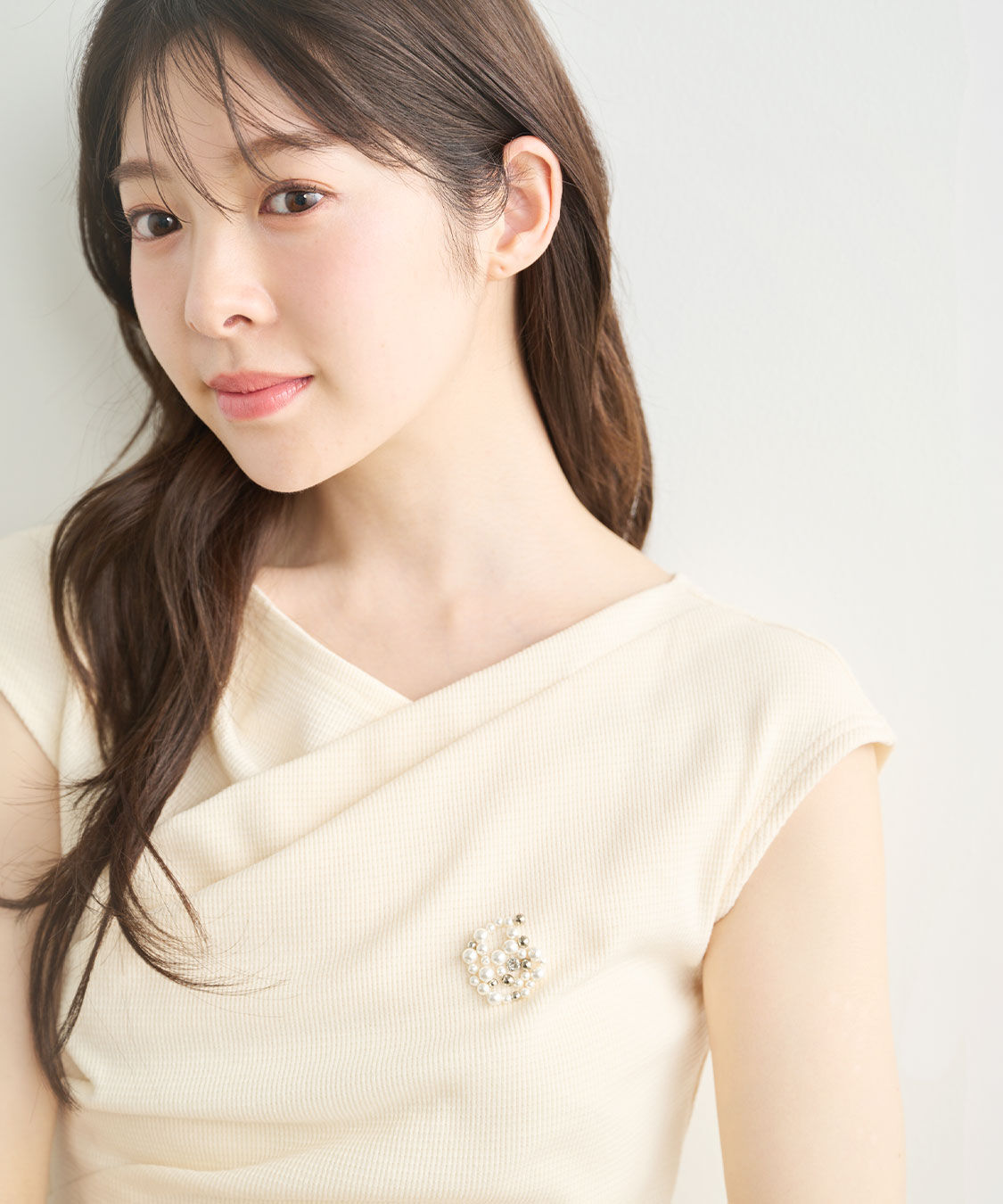 COCO DEAL「ワンポイントビジューロゴカットトップス」|Tシャツ・カットソー|