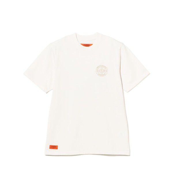 BEAMS「【別注】UNIVERSAL OVERALL / ピグメント フォト Tシャツ」|Tシャツ・カットソー|OFF_WHITE