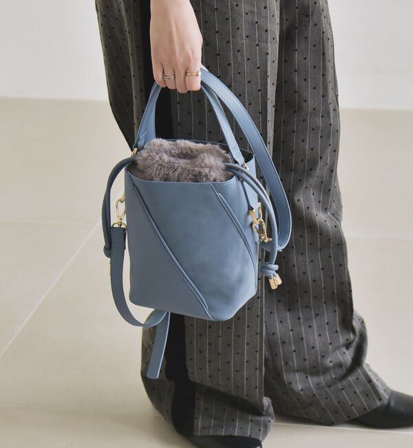 quaranciel「《一部追加予約》quaranciel: 2way コンビ バケツ ショルダーバッグ &times; フェイクファー 巾着」|ショルダー・メッセンジャー|ブルー