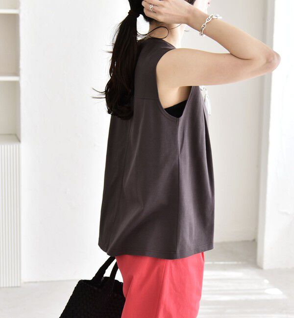 quaranciel「quaranciel:〈接触冷感/汗染み防止加工/洗濯機可能〉クルー ノースリーブ TEE」|Tシャツ・カットソー|