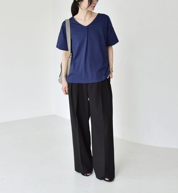 quaranciel「quaranciel:〈接触冷感/汗染み防止加工/洗濯機可能〉Vネック タック ハーフスリーブ TEE」|Tシャツ・カットソー|