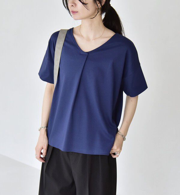 quaranciel「quaranciel:〈接触冷感/汗染み防止加工/洗濯機可能〉Vネック タック ハーフスリーブ TEE」|Tシャツ・カットソー|