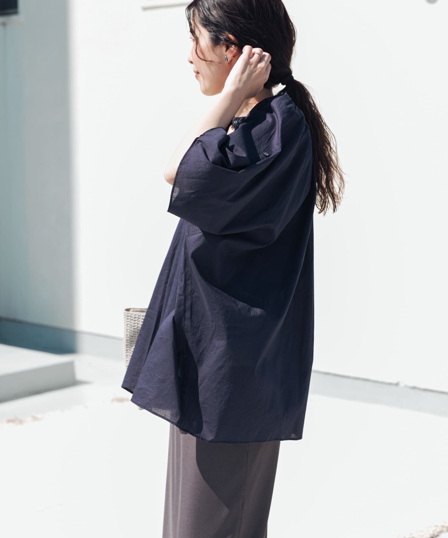 URBAN RESEARCH DOORS「コットンボイルロールアップスリーブブラウス」|シャツ・ブラウス|