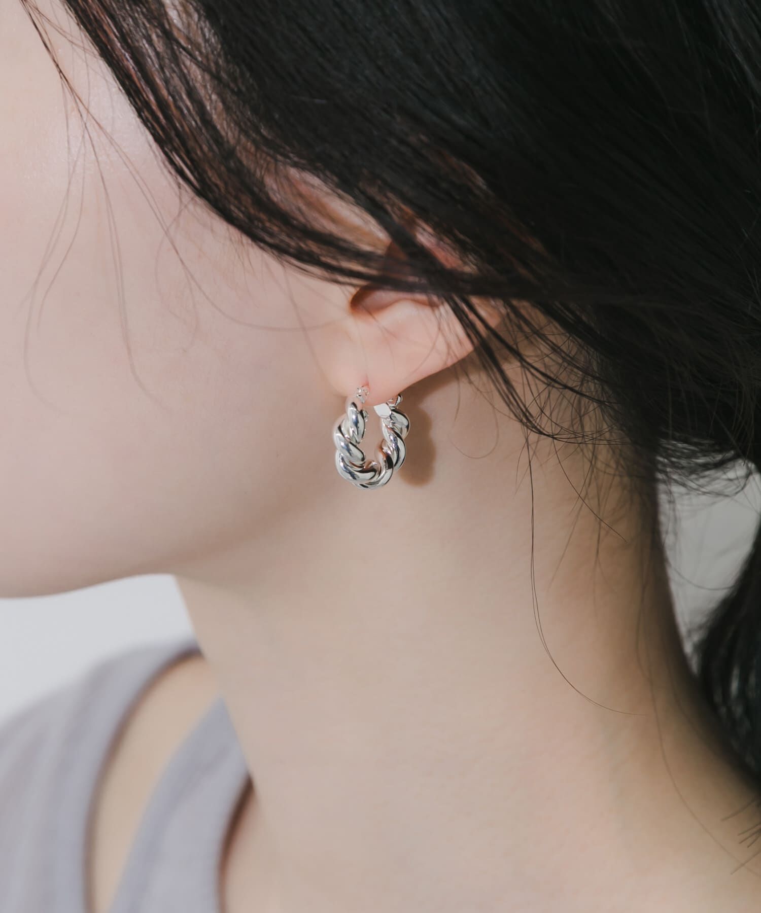 SMELLY「プランプツイストフープピアス」|ピアス|