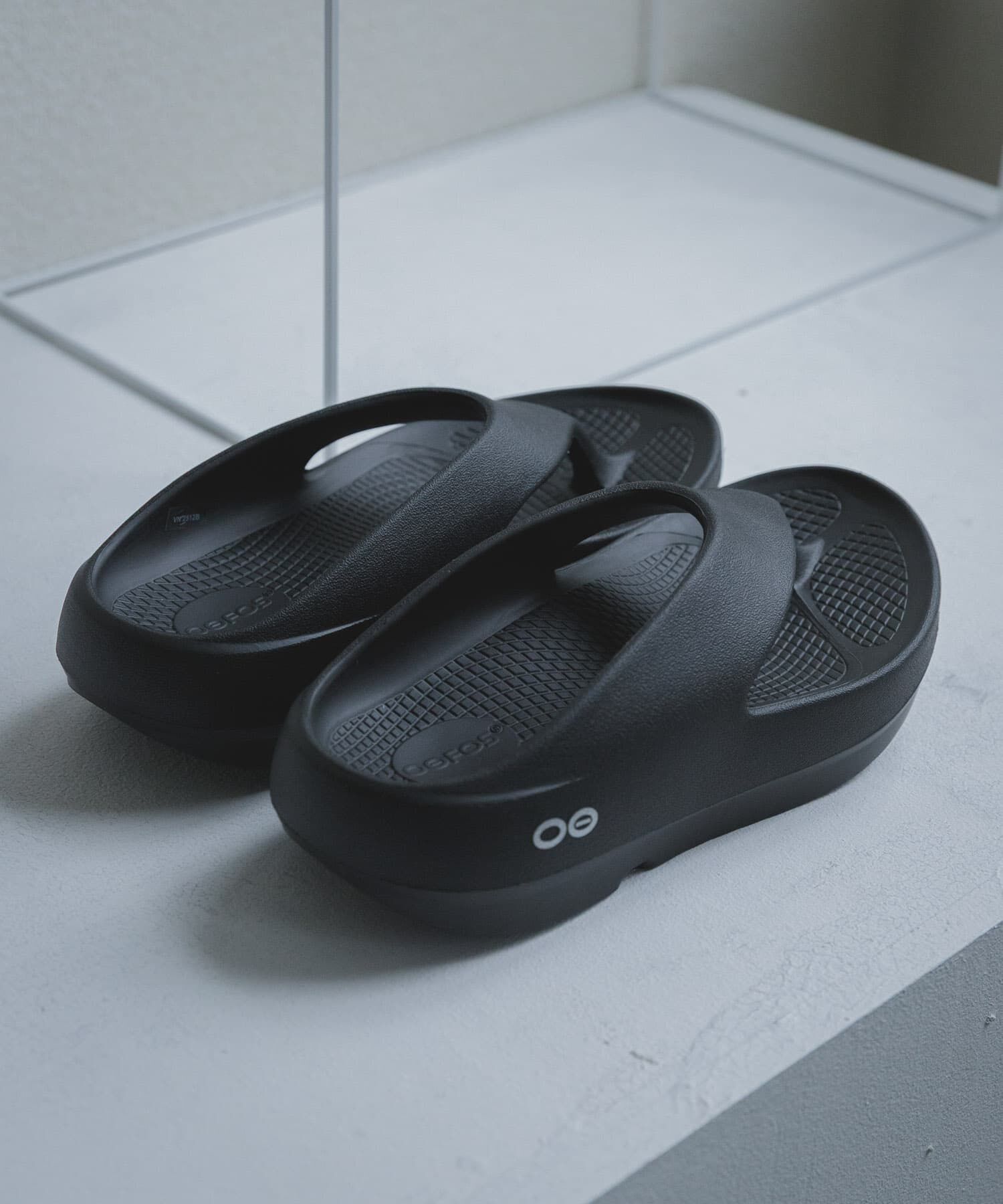 URBAN RESEARCH DOORS「OOFOS　OORIGINAL+」|サンダル|ブラック