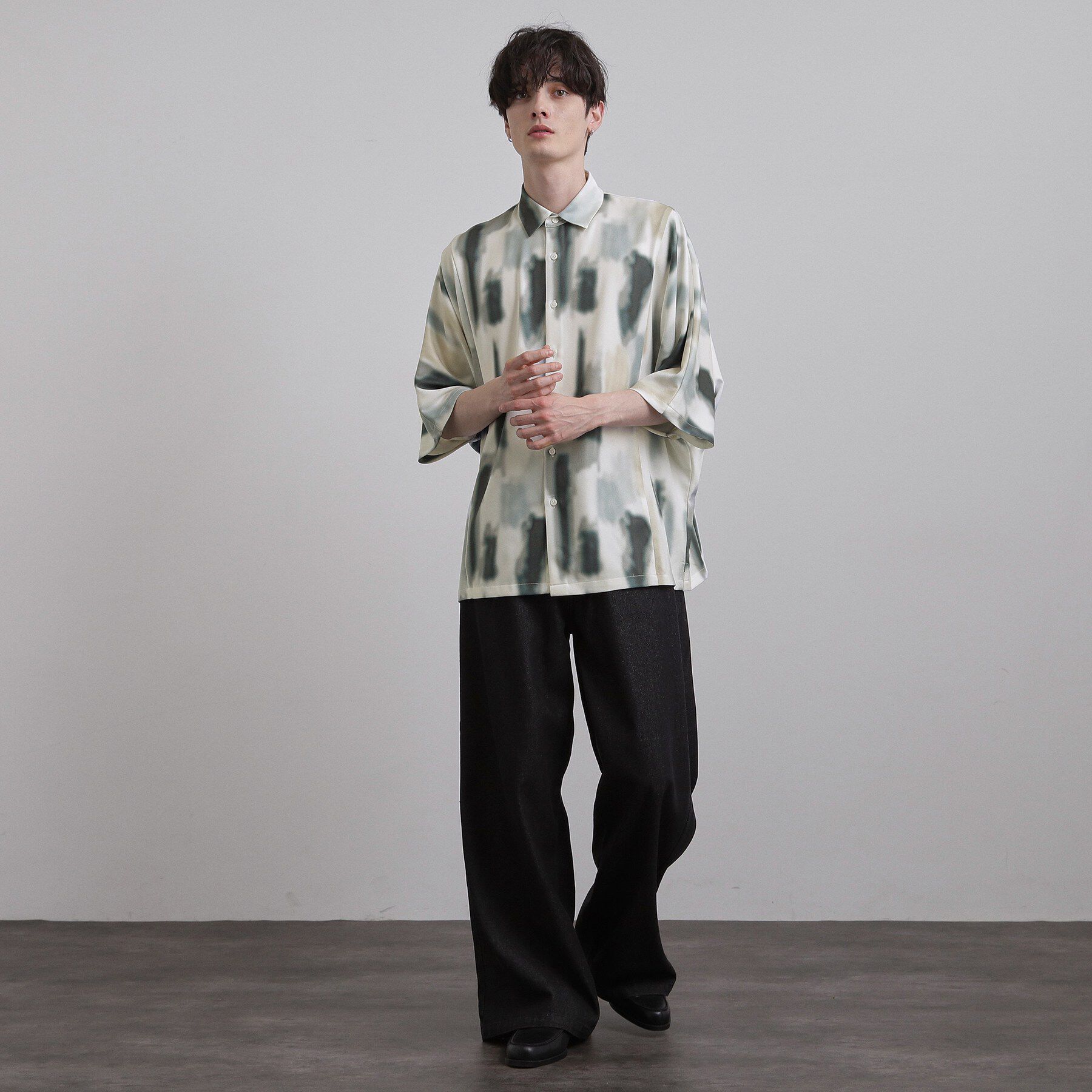 tk.TAKEO KIKUCHI「【今、売れています。】アブストラクトドルマンとろみシャツ/さらっとタッチ/ドレープ/美シルエット/総」|シャツ・ブラウス|