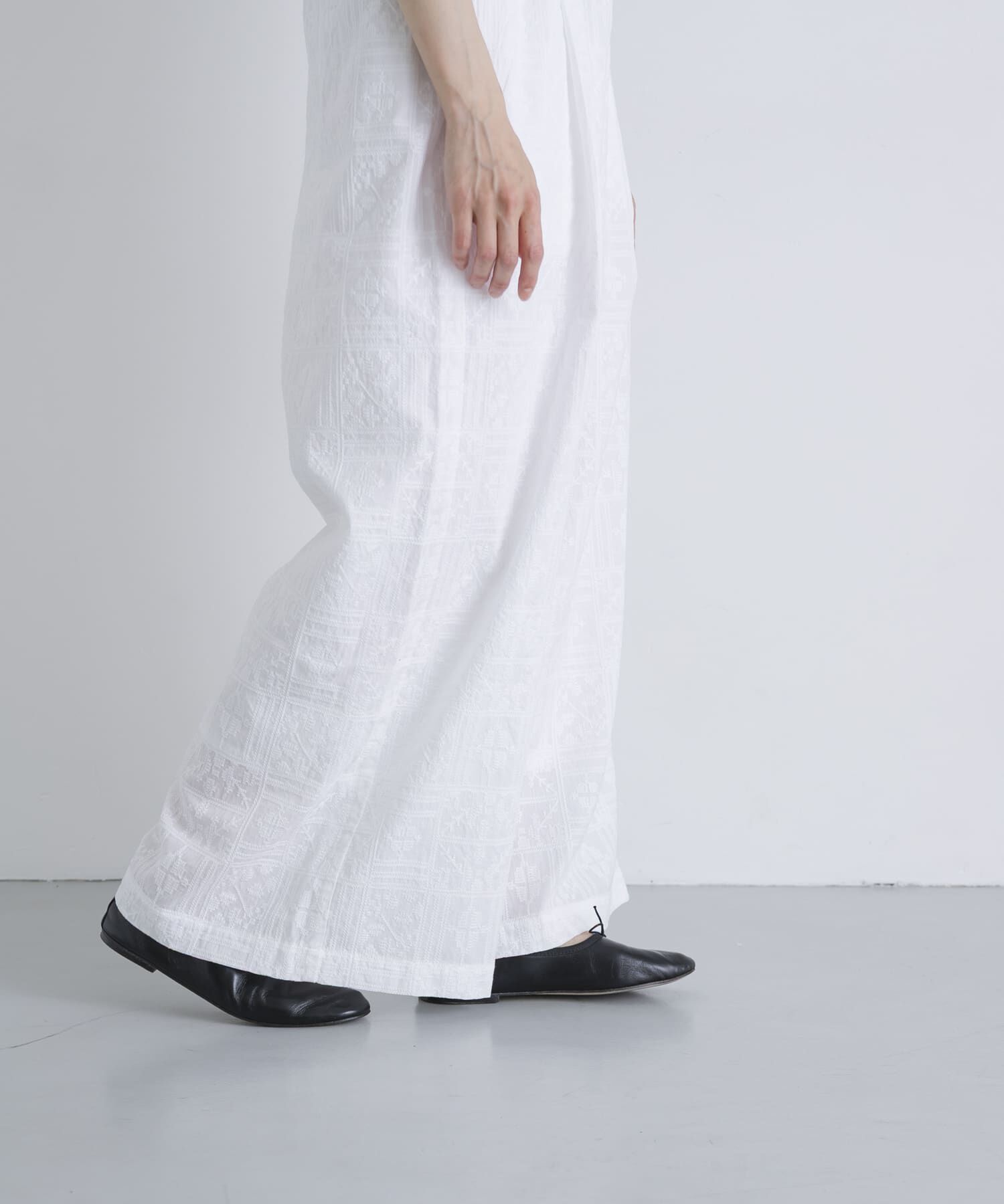 かぐれ「コットンクロス刺しゅうワイドパンツ」|その他|