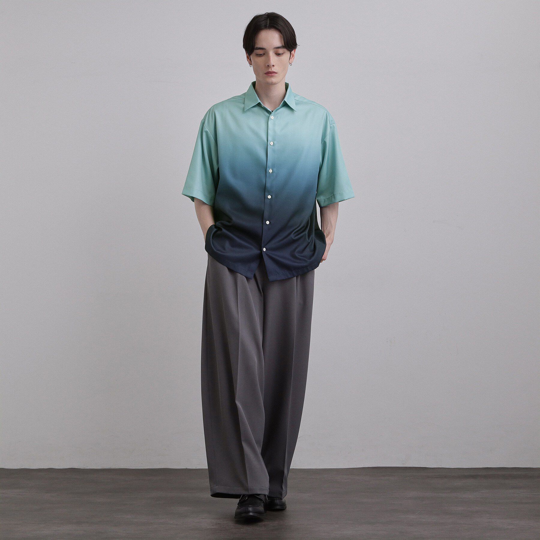 tk.TAKEO KIKUCHI「【26SSイチオシ！】オーバーとろみグラデーションプリントシャツ/レギュラーカラー/さらっとタッチ」|シャツ・ブラウス|