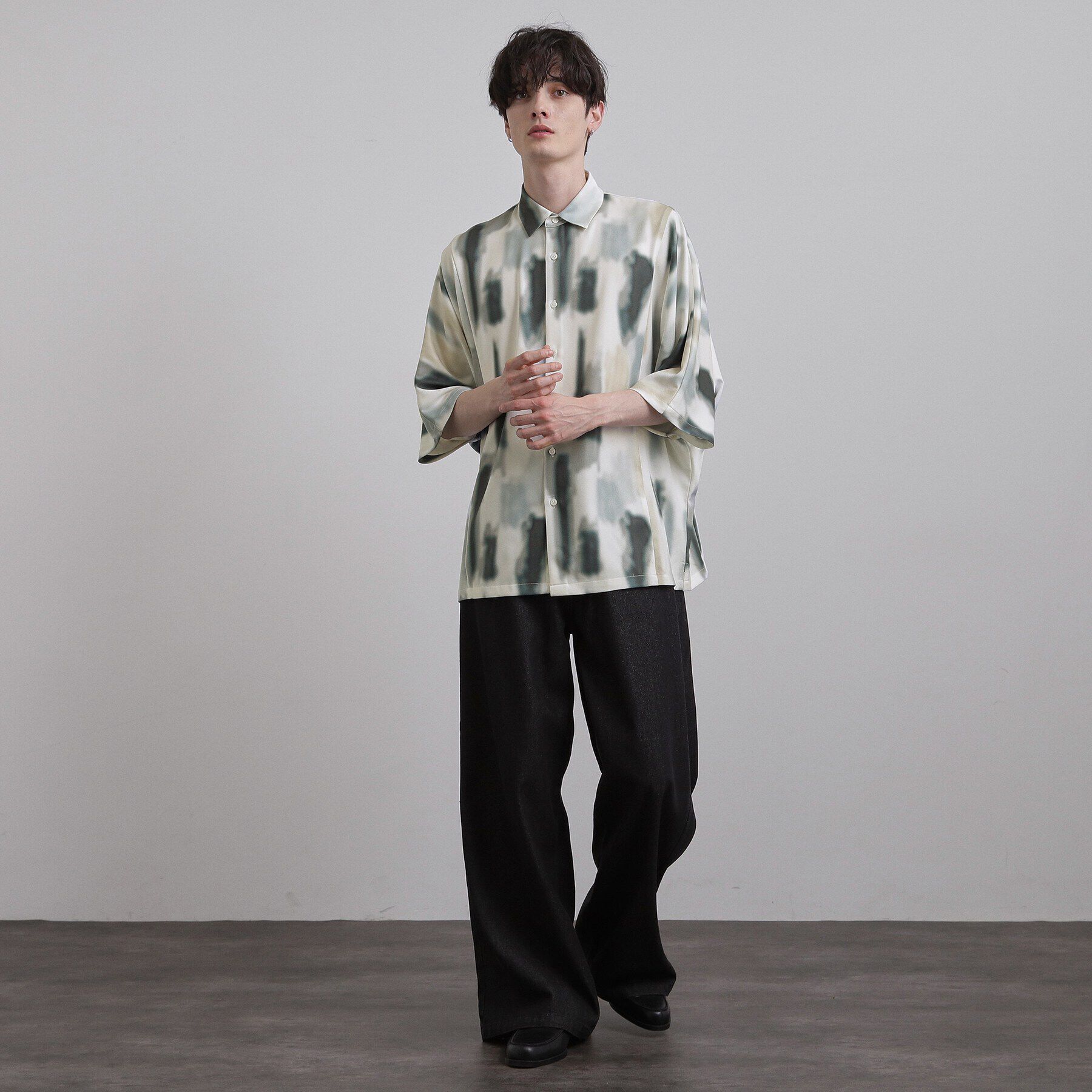 tk.TAKEO KIKUCHI「【今、売れています。】アブストラクトドルマンとろみシャツ/さらっとタッチ/ドレープ/美シルエット/総」|シャツ・ブラウス|