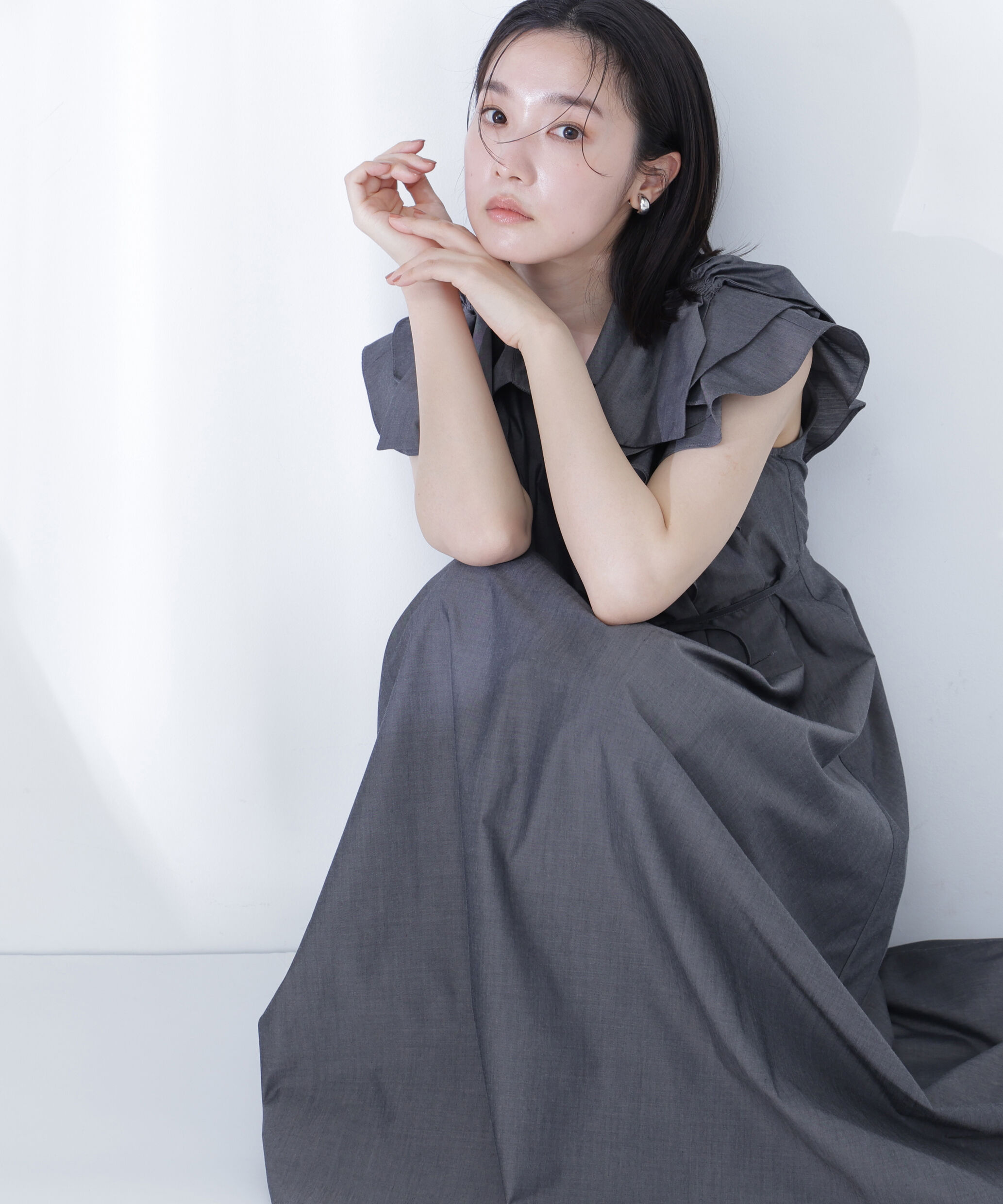  「〈山本里菜さんコラボ〉リボンラッフルシャツワンピース」|ワンピース|チャコール1