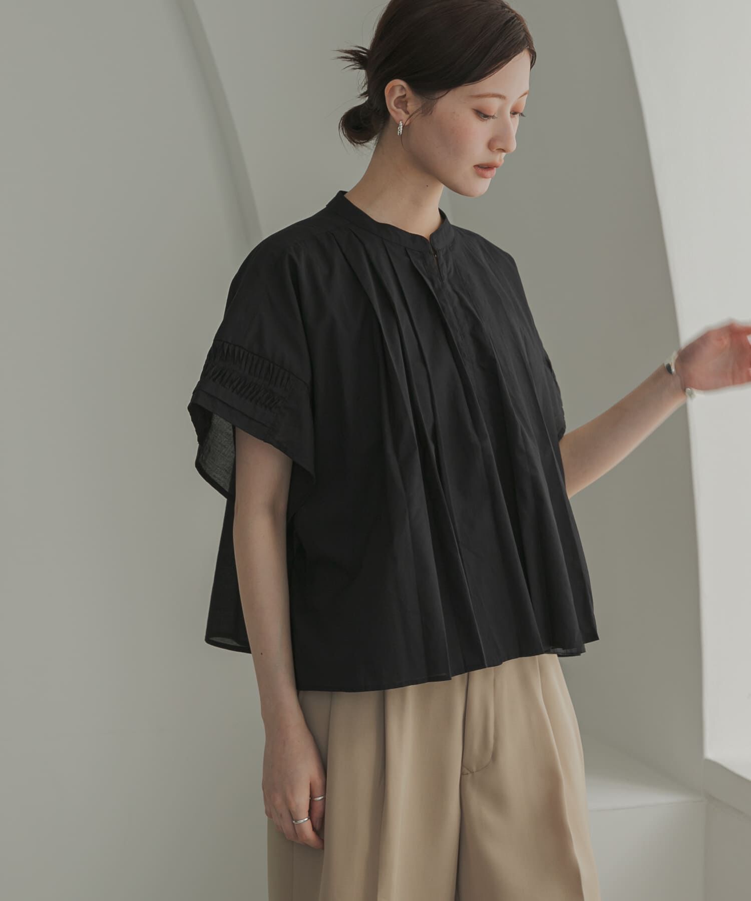 URBAN RESEARCH「ハーフスリーブタックショートシャツ」|シャツ・ブラウス|ブラック