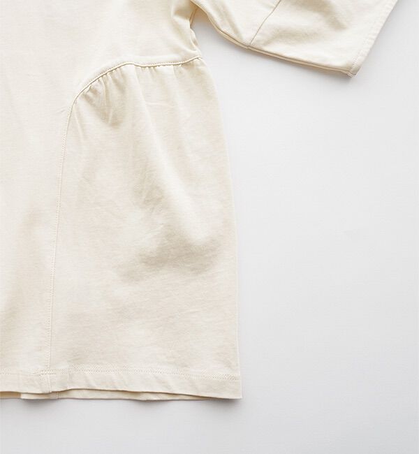 オオカミとフクロウ「オオカミと窓辺の小さな灯り&ldquo;つばめ&rdquo;」|Tシャツ・カットソー|