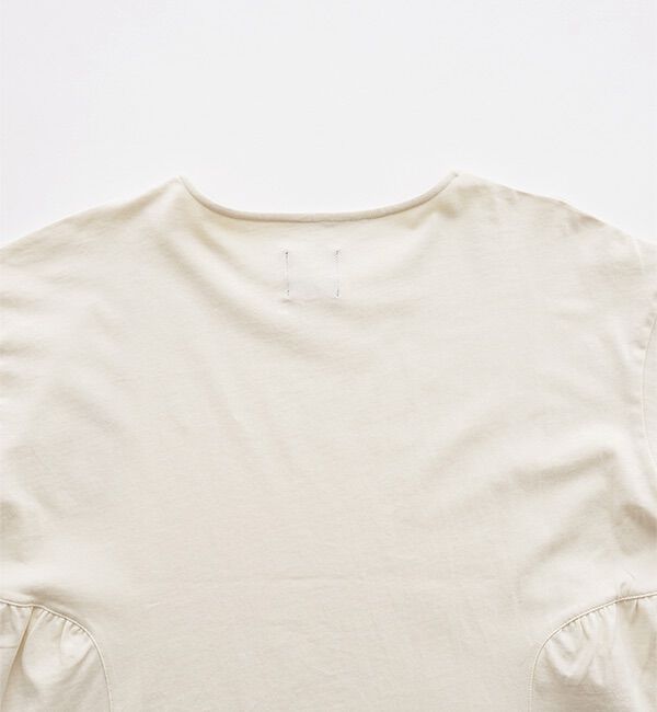 オオカミとフクロウ「オオカミと窓辺の小さな灯り&ldquo;つばめ&rdquo;」|Tシャツ・カットソー|