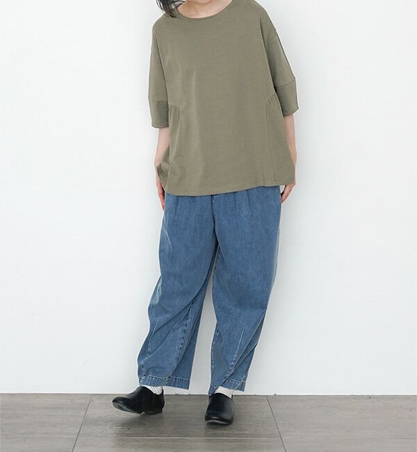 オオカミとフクロウ「オオカミと窓辺の小さな灯り&ldquo;つばめ&rdquo;」|Tシャツ・カットソー|