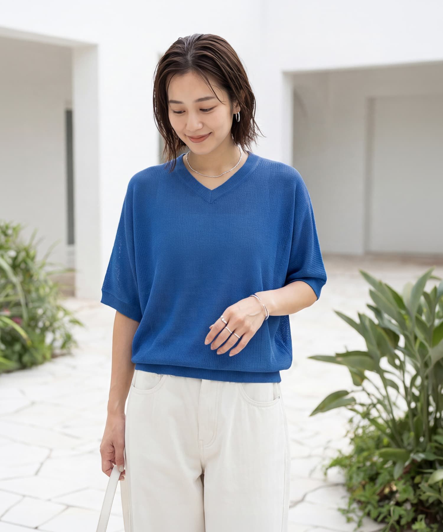 STYLE DELI「シャリ感Vネック微シアーニットトップス」|Tシャツ・カットソー|アイリスブルー
