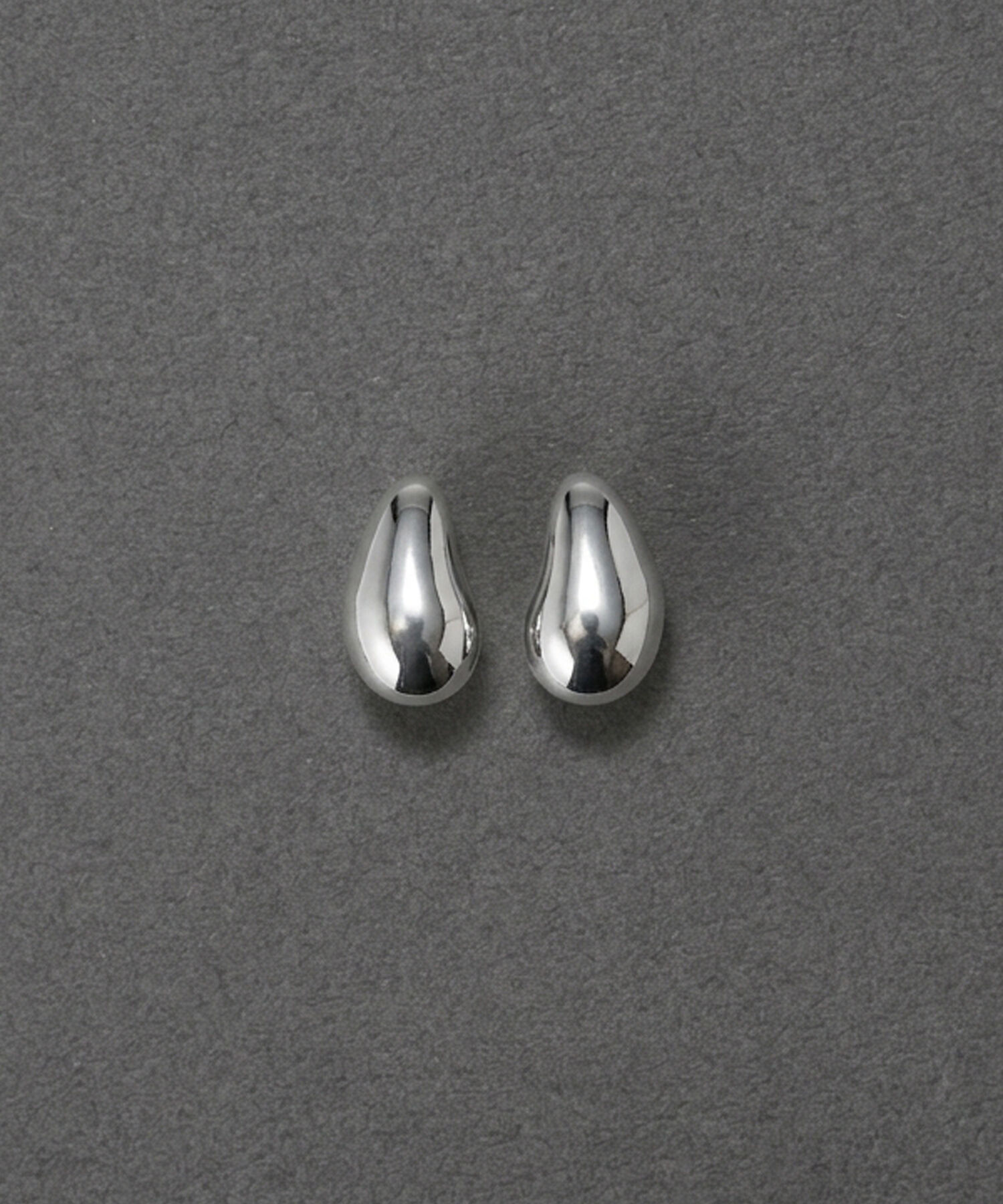 Phoebe「【金属アレルギー対応】パフメタルピアス　シルバー/ニッケルフリー」|ピアス|