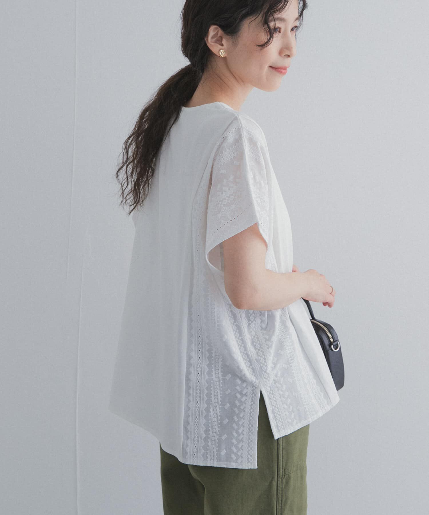 URBAN RESEARCH DOORS「サイドレース刺繍切替プルオーバー」|その他|オフホワイト