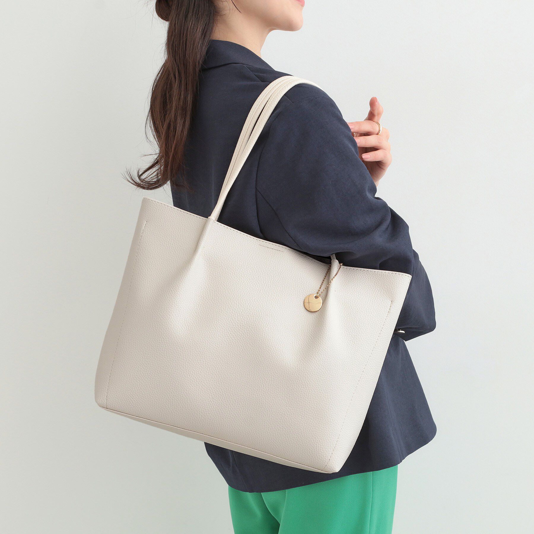 SHOO･LA･RUE「【軽量/通勤・通学】3層で使いやすい　A4トートバッグ」|トートバッグ|
