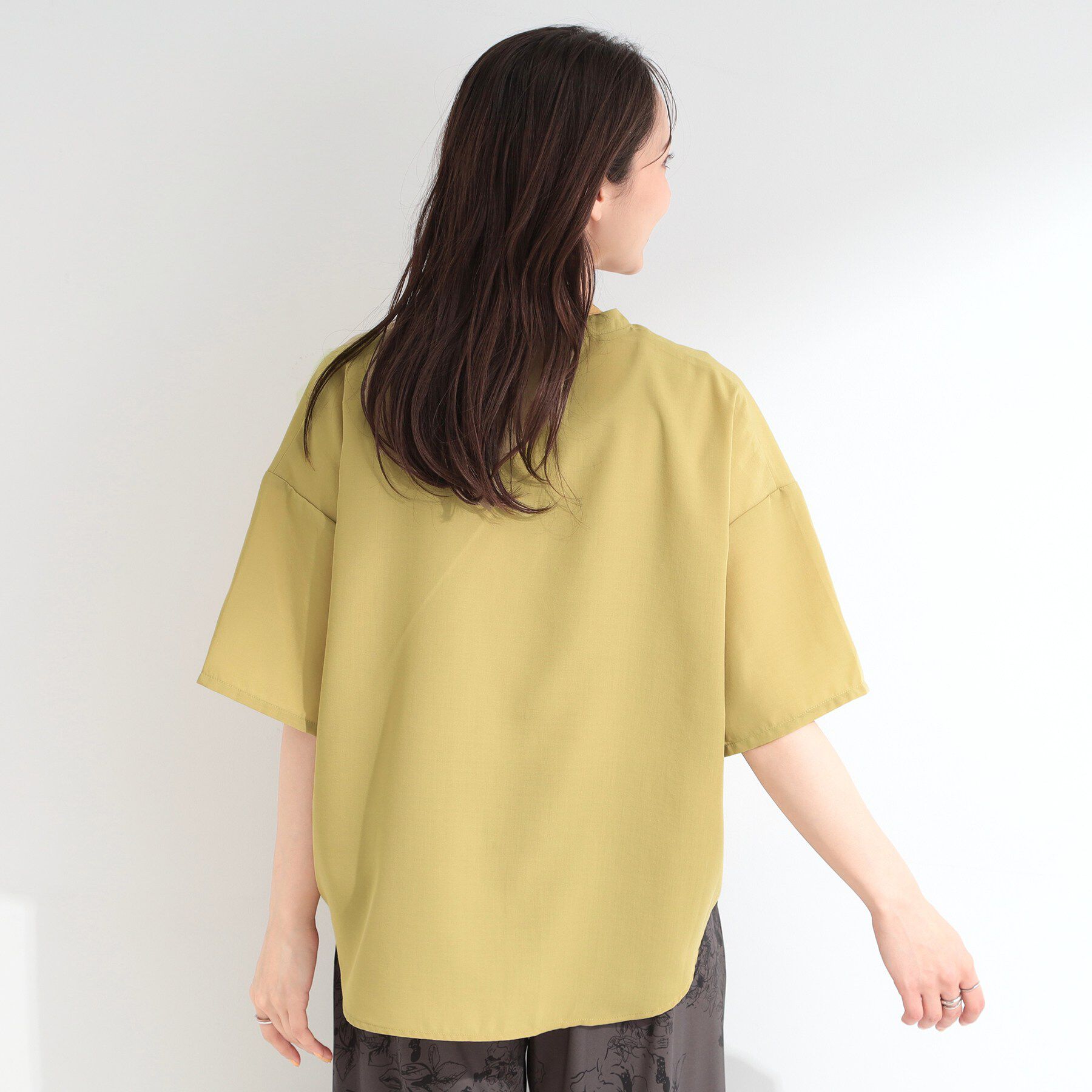 SHOO･LA･RUE「【洗濯機可/S-LL】大人の抜け感 ゆるっと5分袖シャツ」|シャツ・ブラウス|