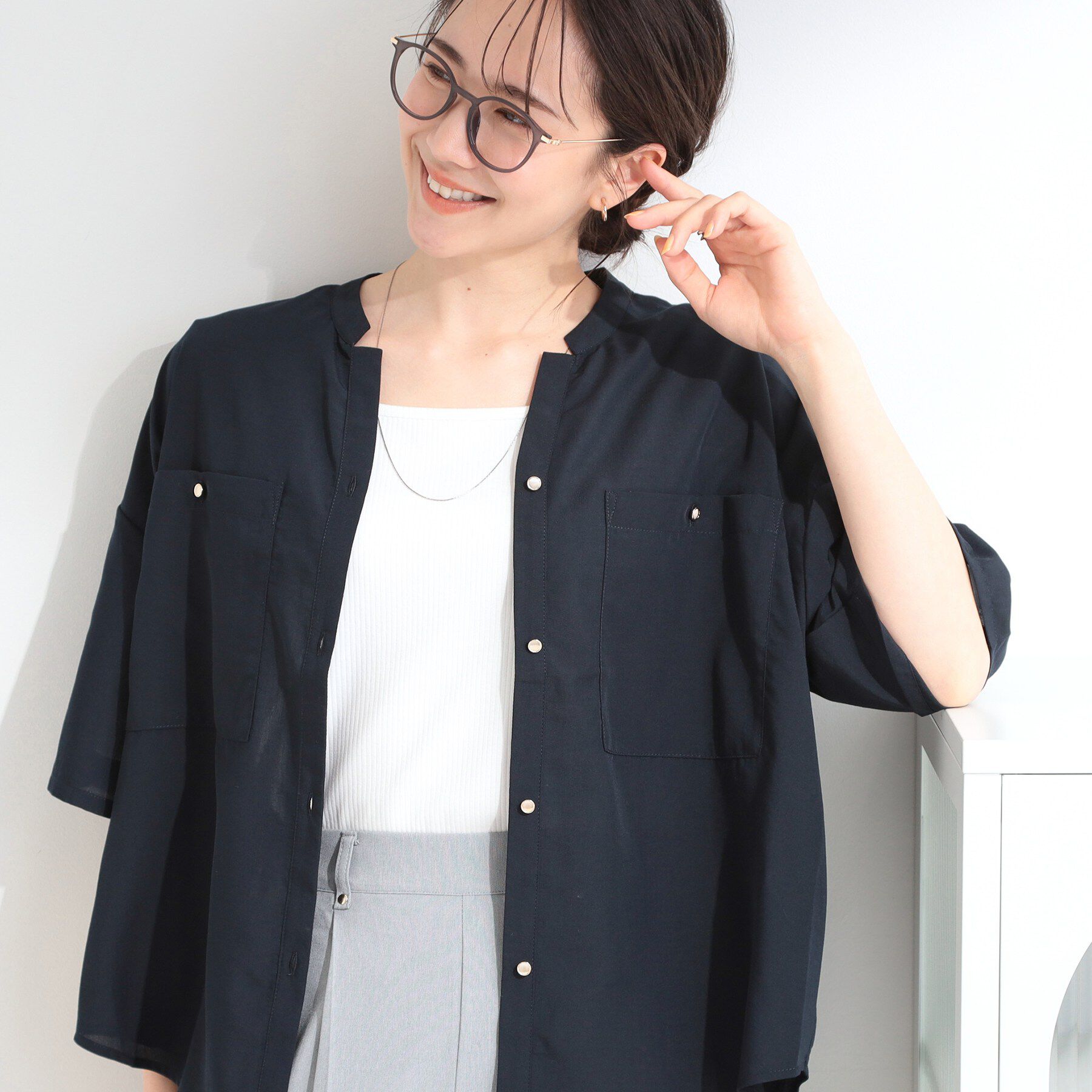 SHOO･LA･RUE「【洗濯機可/S-LL】大人の抜け感 ゆるっと5分袖シャツ」|シャツ・ブラウス|ネイビー(094)