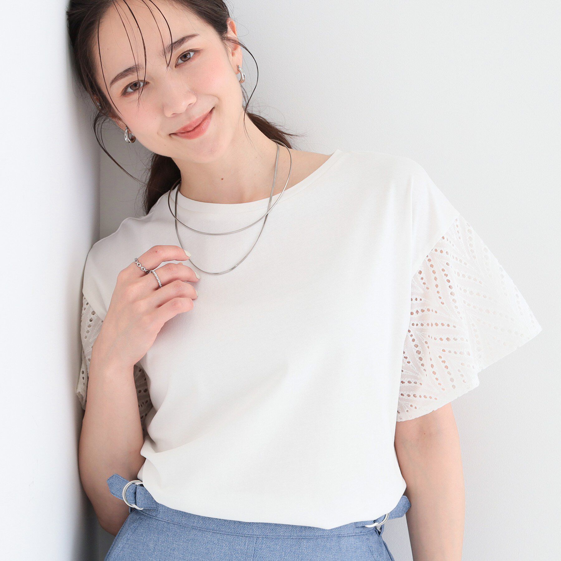 SHOO･LA･RUE「【汗じみ防止/ひんやり/体型カバー】真夏の味方。 汗じみが気になりにくい お袖レースフレアTシャツ」|Tシャツ・カットソー|ホワイト(001)