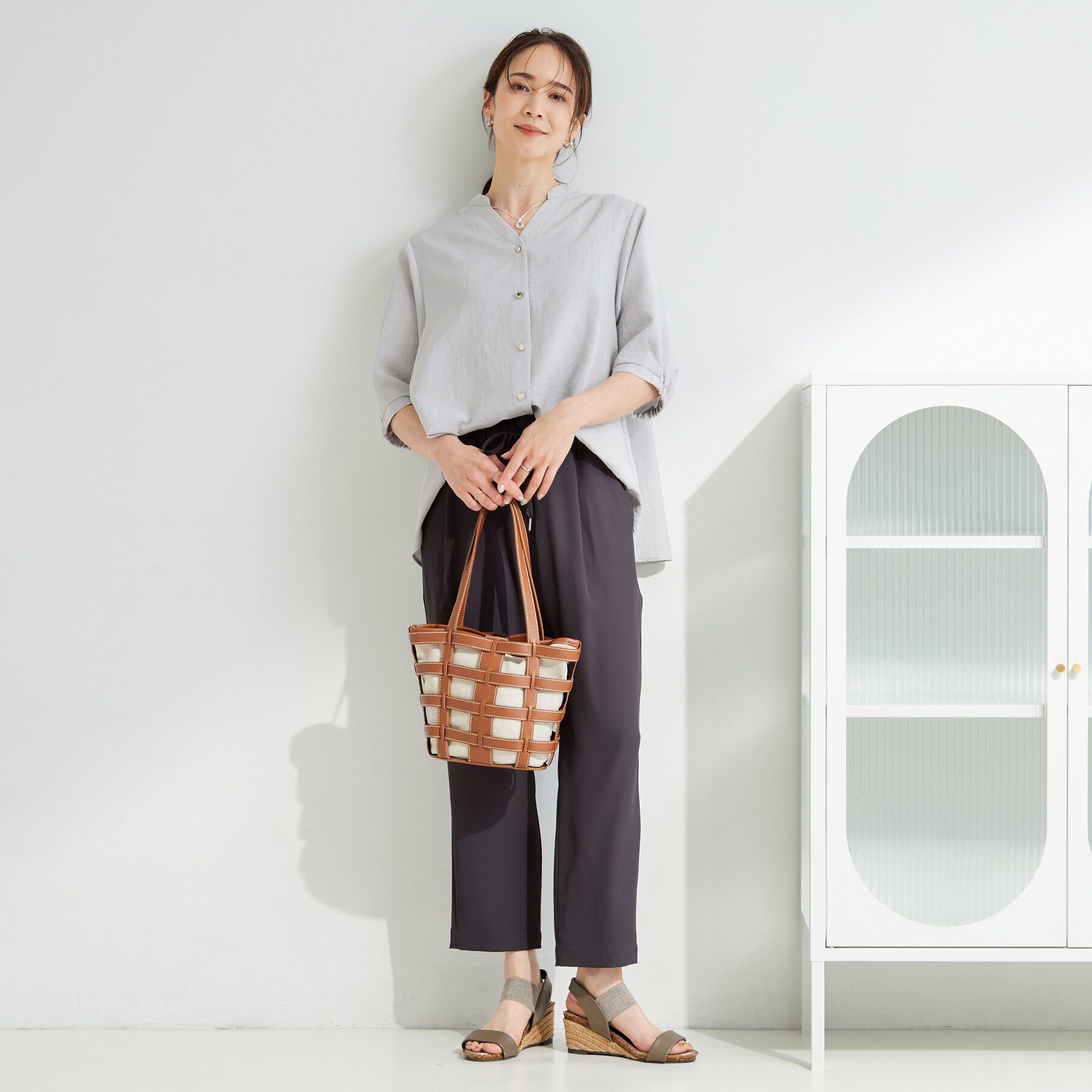 SHOO･LA･RUE「【S-LL/洗濯機可】金ボタンがアクセント 5分袖スキッパーブラウス」|シャツ・ブラウス|