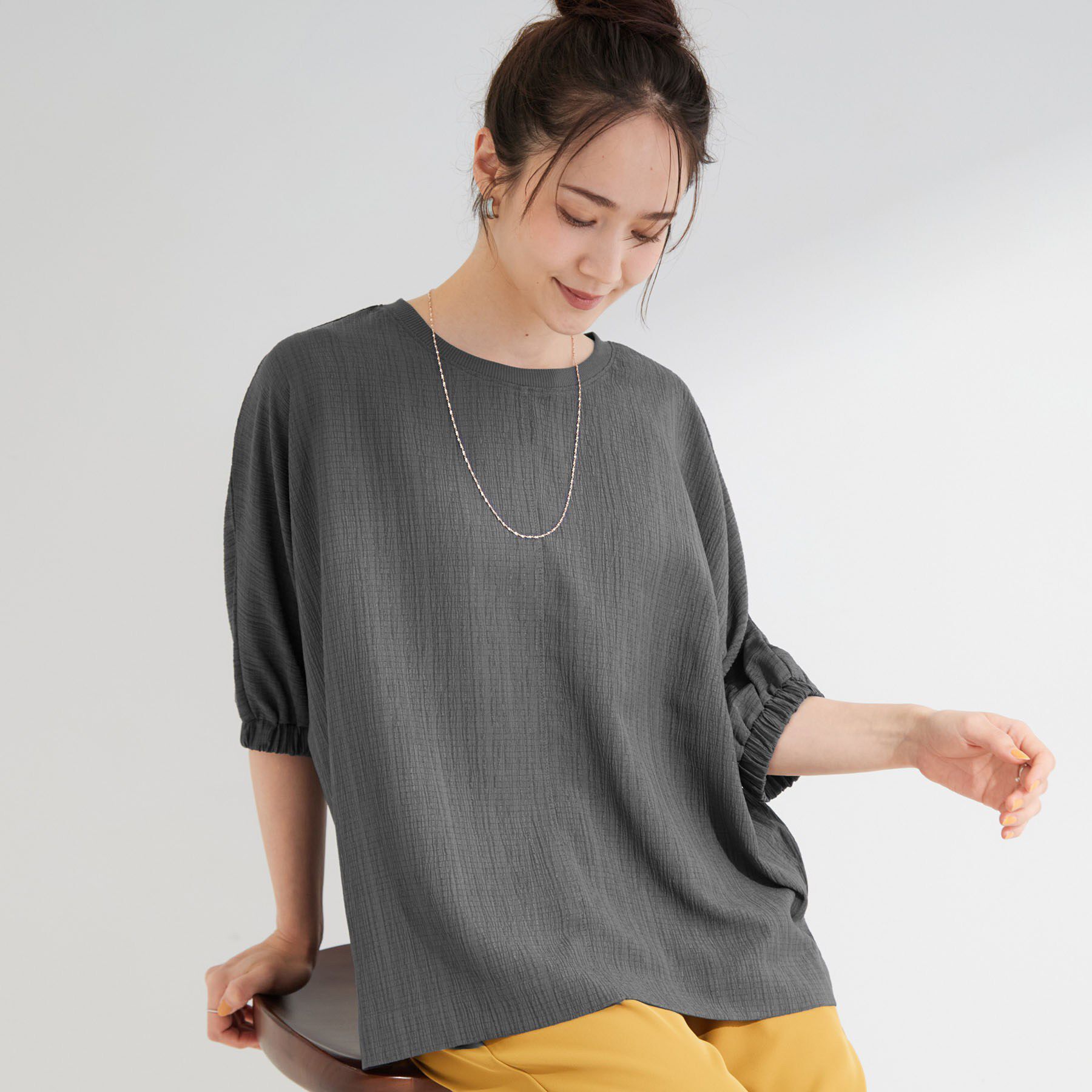 SHOO･LA･RUE「【インせず着られる/洗濯後しわになりにくい】しぼしぼドルマンブラウス」|シャツ・ブラウス|チャコールグレー(0