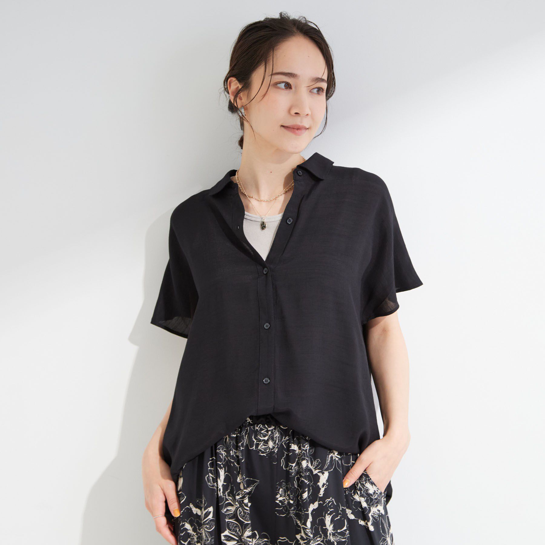 SHOO･LA･RUE「【ひんやり/UV】ほんのりシアーで上品な バックギャザーブラウス」|シャツ・ブラウス|