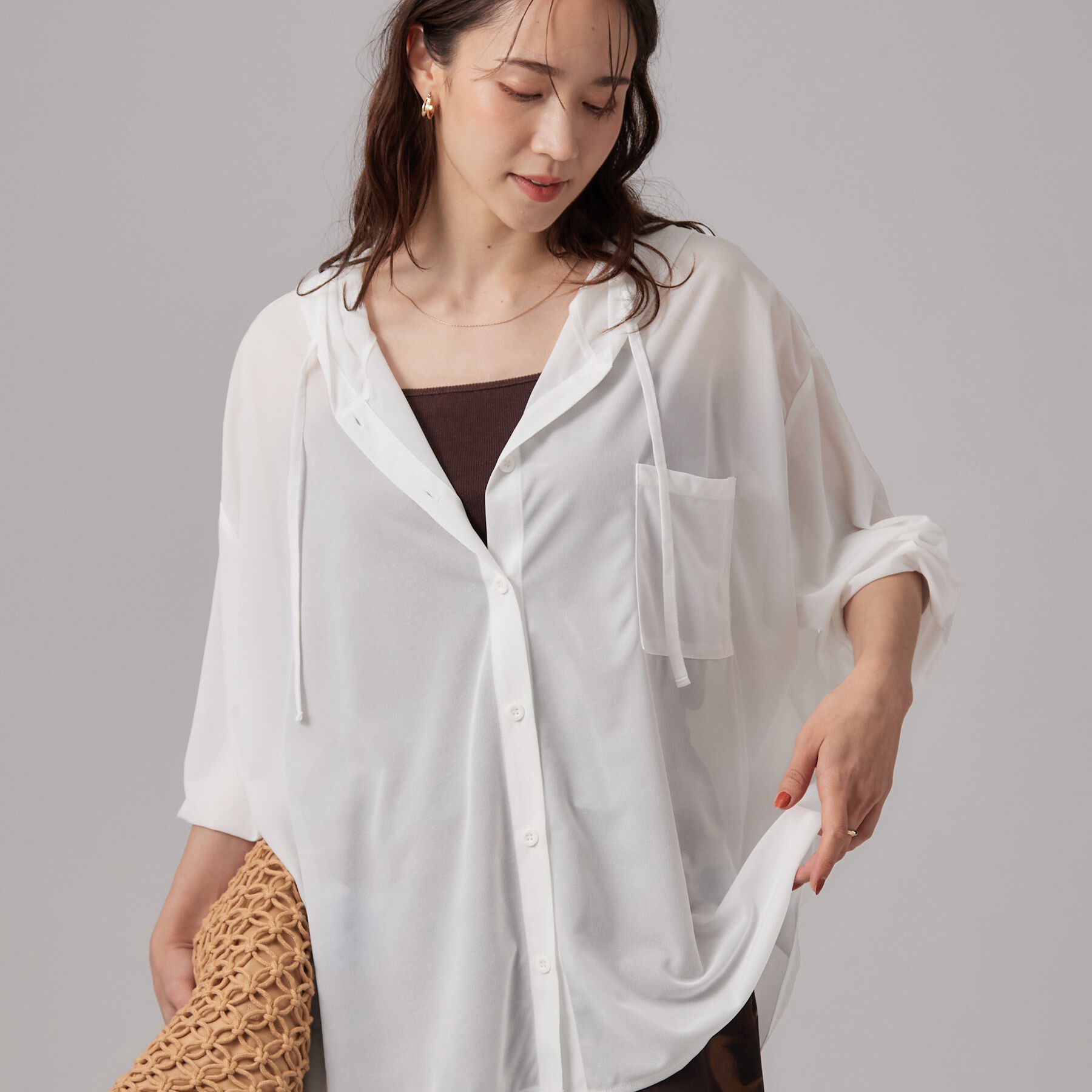 SHOO･LA･RUE「【洗濯機可/体型カバー】程よい透け感の ゆるシア―シャツパーカ」|パーカー|ホワイト(001)