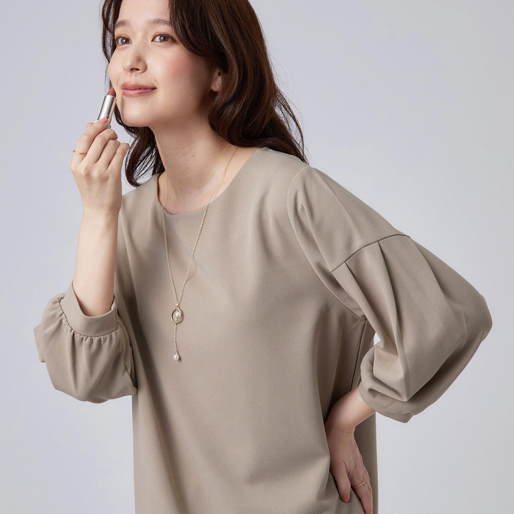 SHOO･LA･RUE「【着丈選べる/2点セット】大人のきれい見え ネックレス付き お袖タック8分袖トップス」|Tシャツ・カットソー|モカブラウン(042