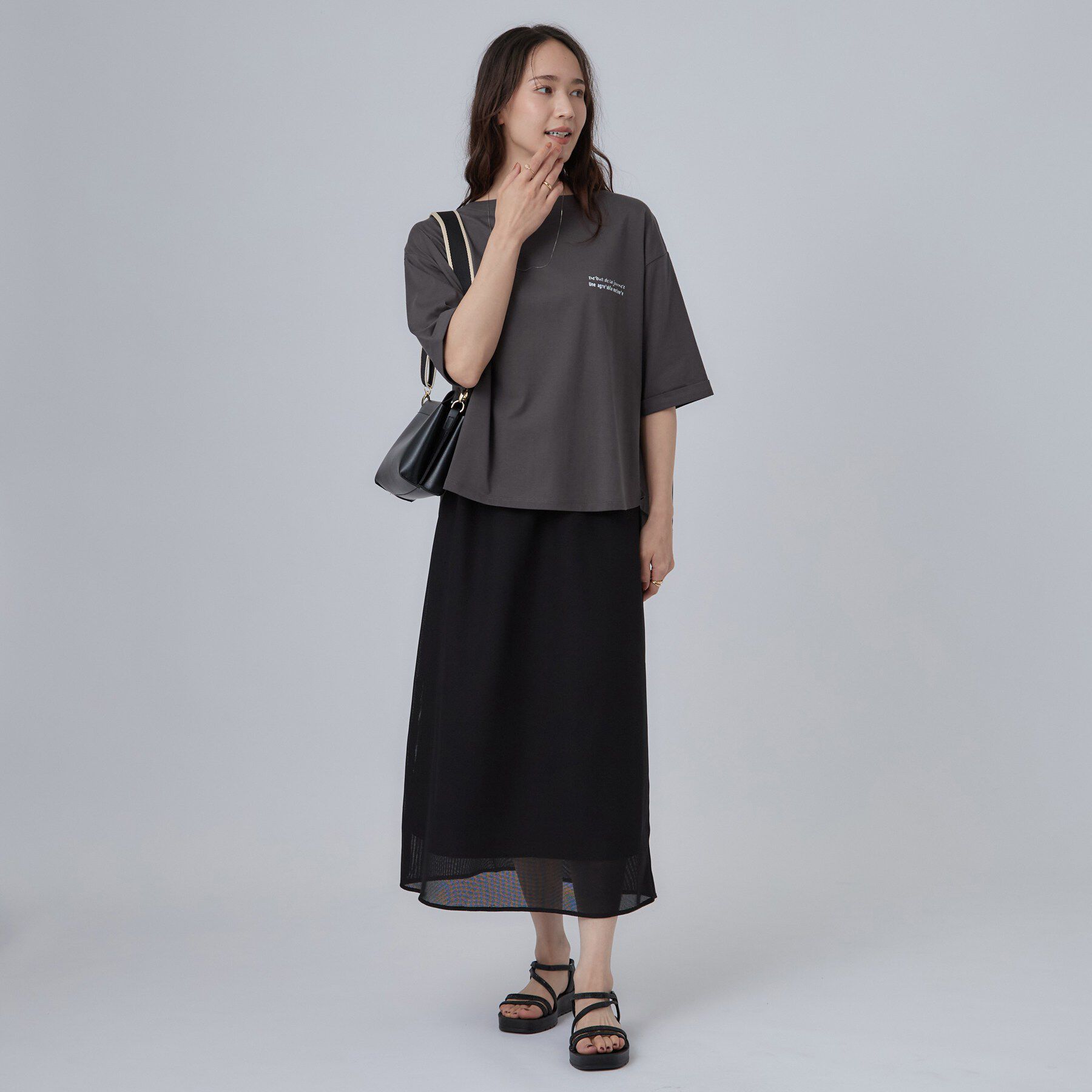 SHOO･LA･RUE「【ひんやり/体型カバー】首元すっきり ゆるバックギャザーTシャツ」|Tシャツ・カットソー|